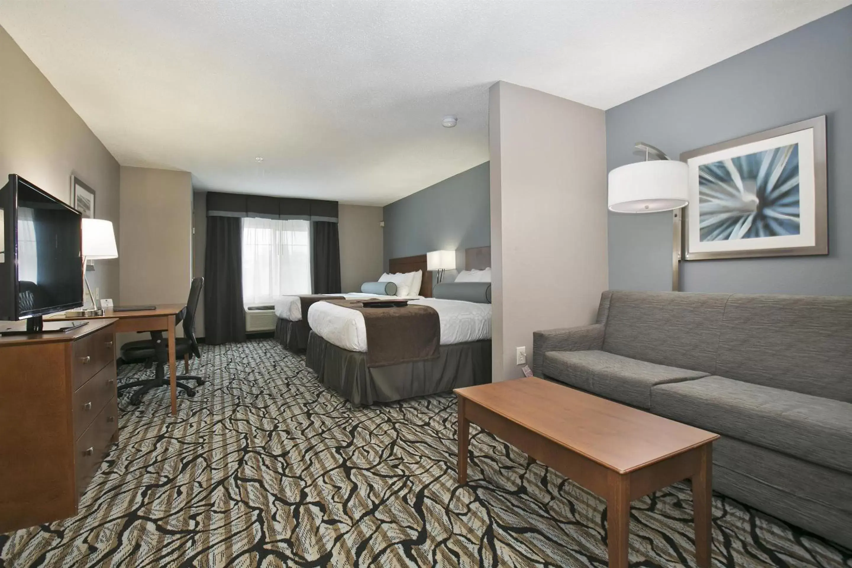 Bedroom, Seating Area in Best Western Plus Blaine at the National Sports Center