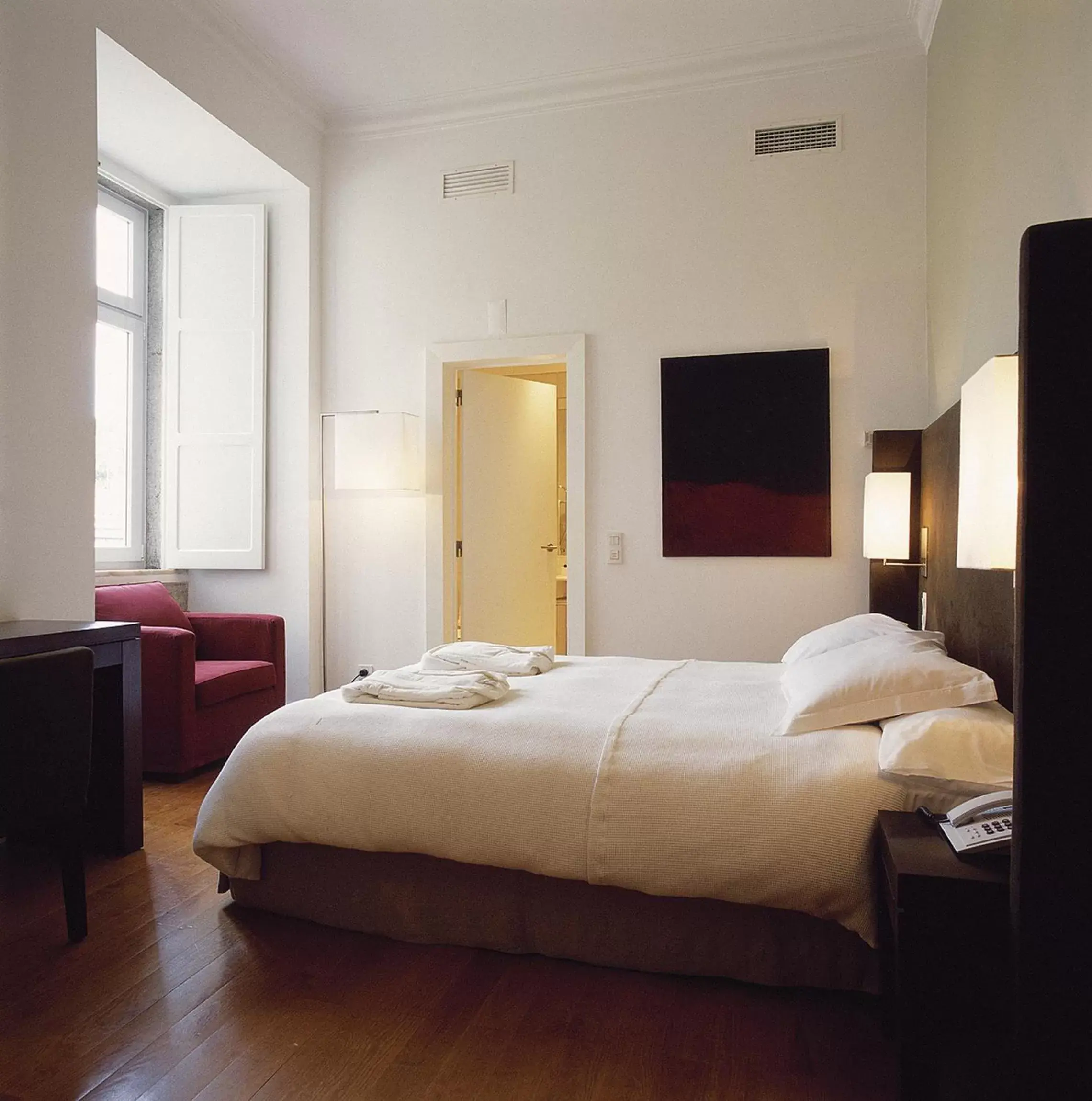 Bed in York House Lisboa Hotel