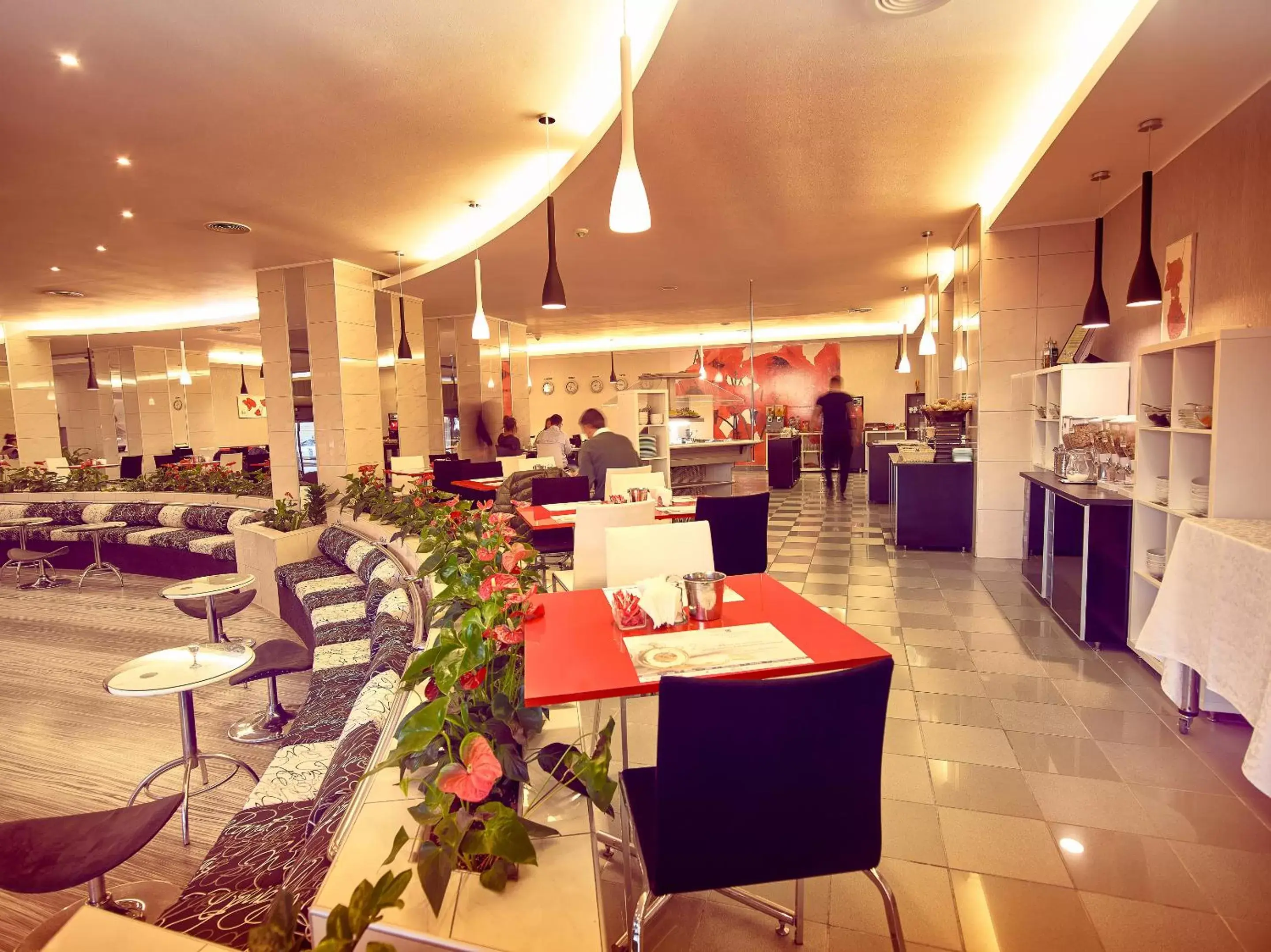Buffet breakfast, Restaurant/Places to Eat in Continental Forum Arad