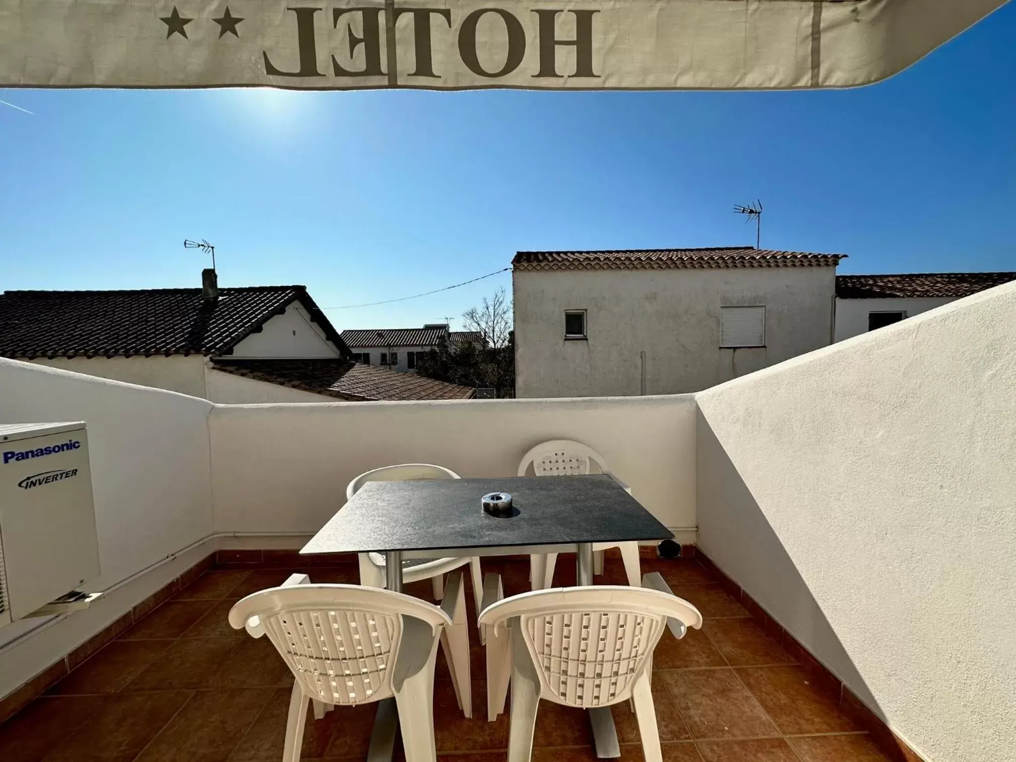 Balcony/Terrace in Hotel Les Palmiers En Camargue