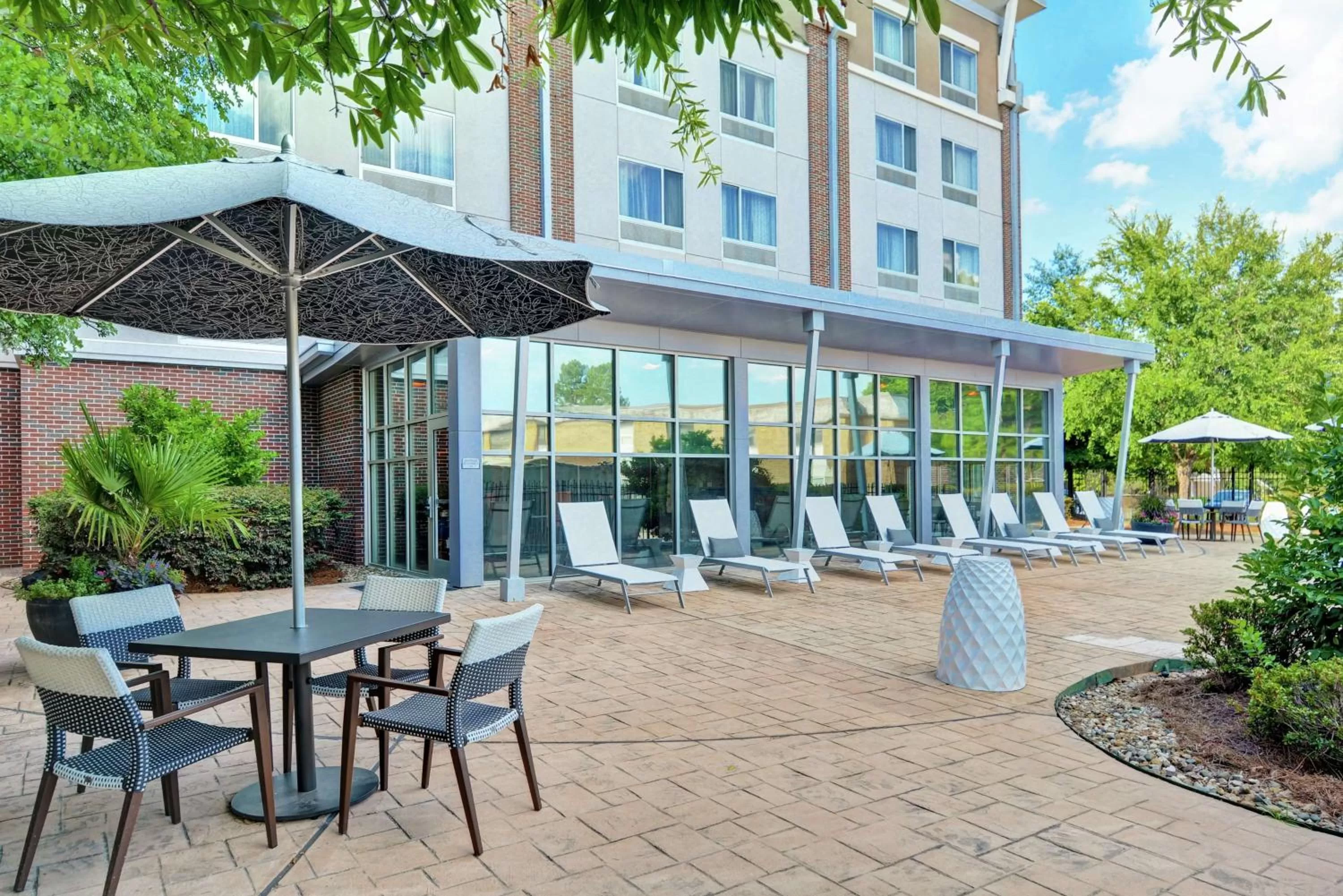 Patio in DoubleTree by Hilton Hotel Baton Rouge