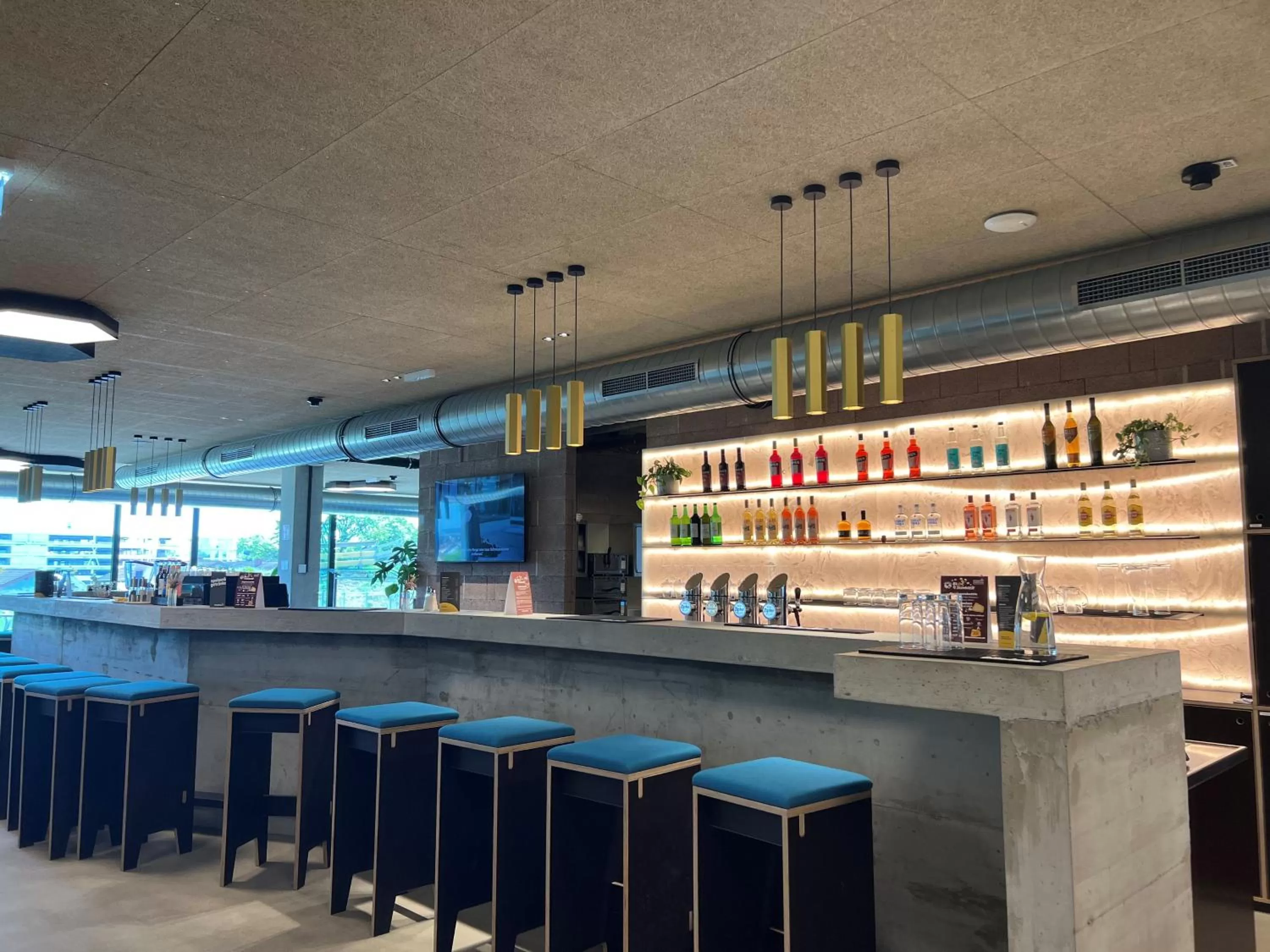 Lounge or bar in Boulderbar Hotel Self-Check in