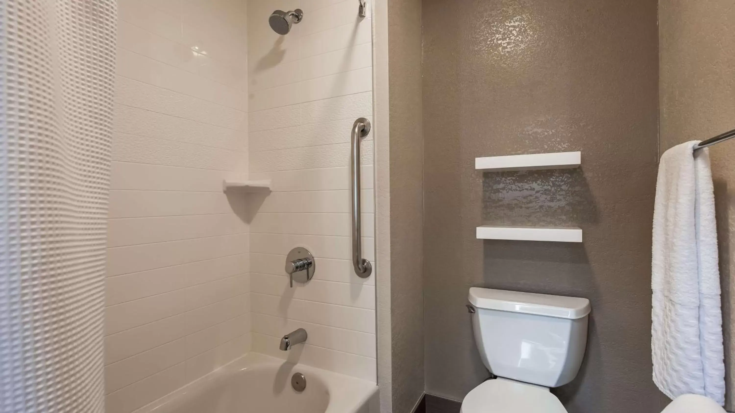 Photo of the whole room, Bathroom in Best Western Silicon Valley Inn