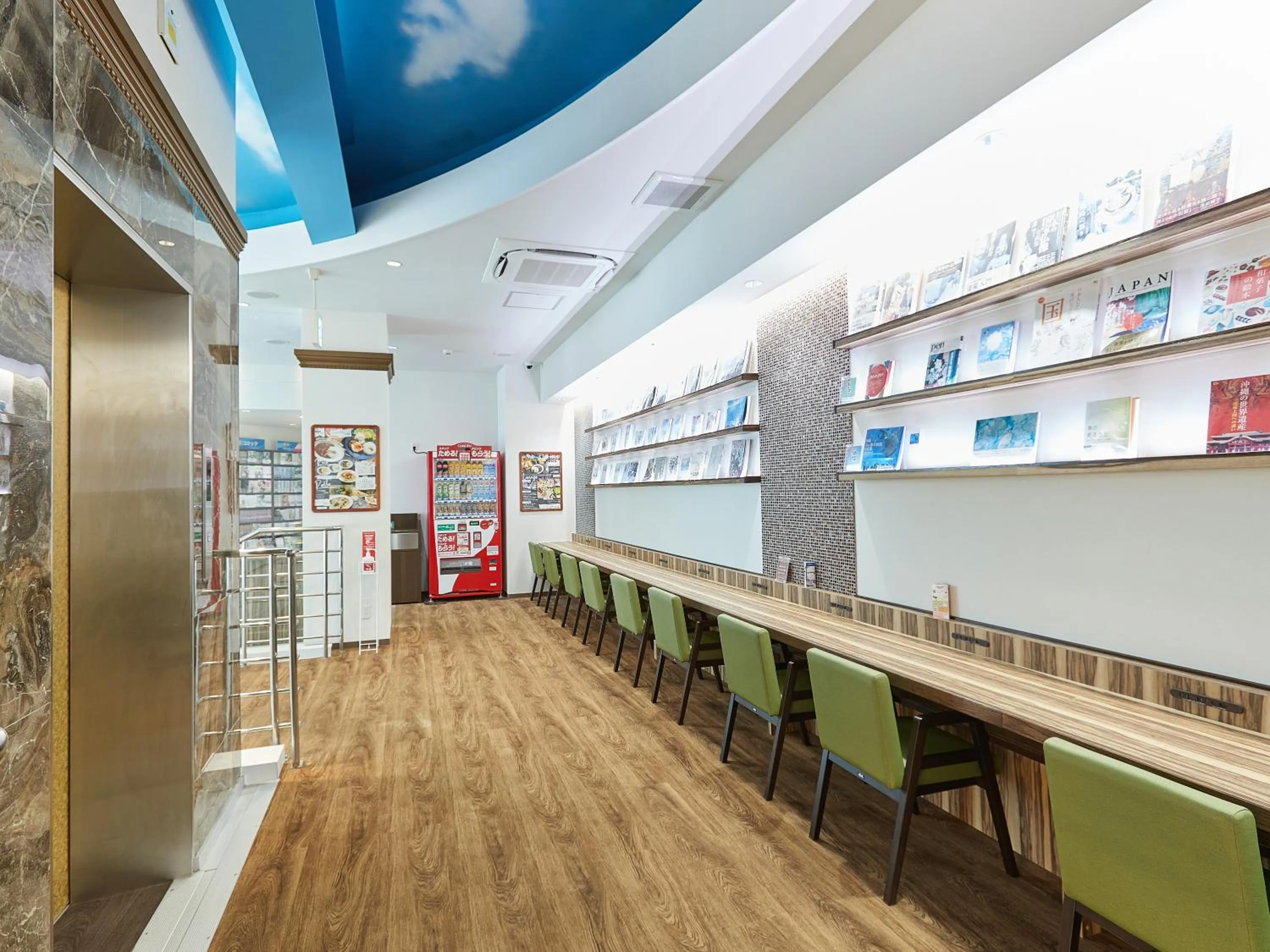 Communal lounge/ TV room in Grand Cabin Hotel Naha Oroku