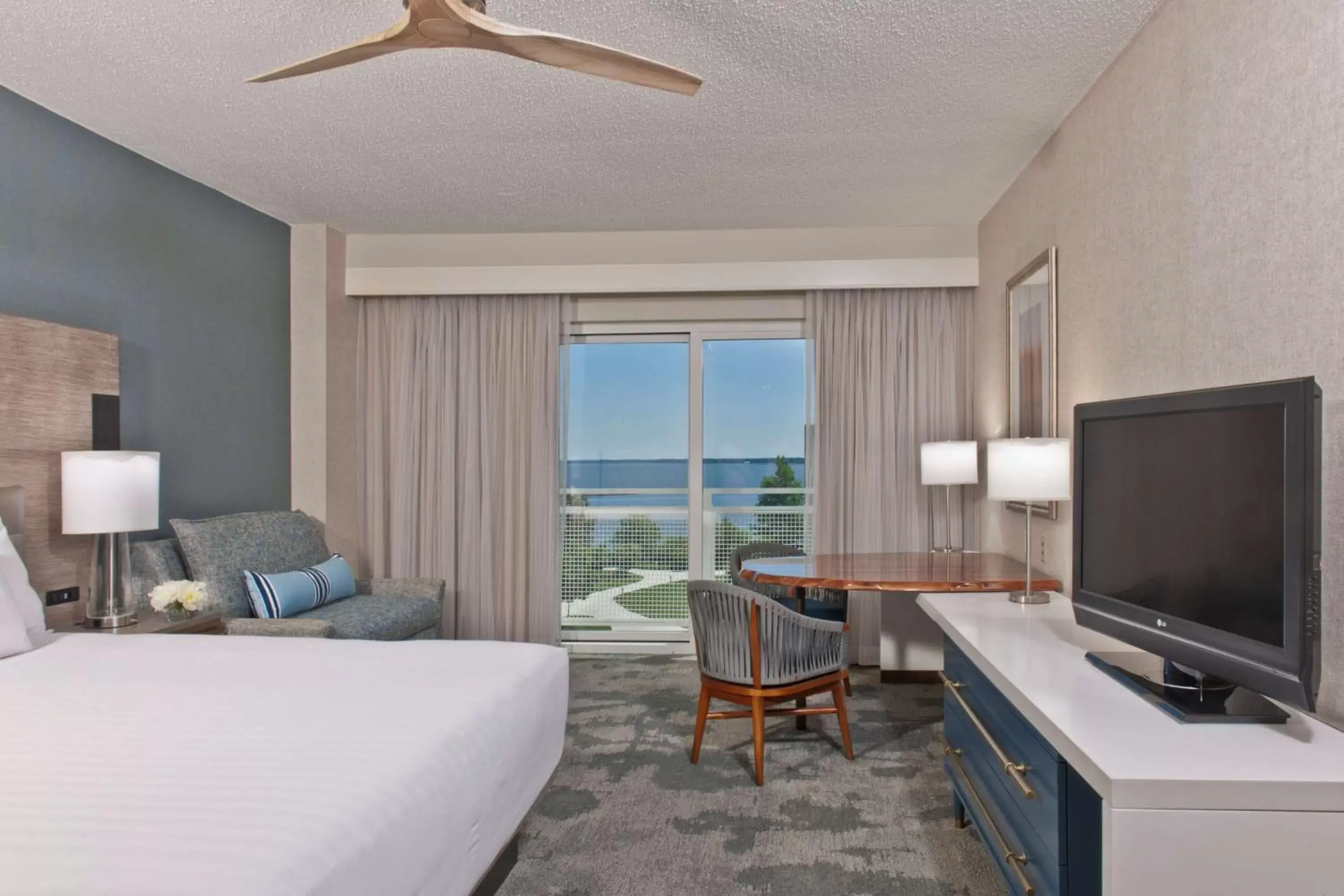 Bedroom in Hyatt Regency Chesapeake Bay Golf Resort, Spa & Marina