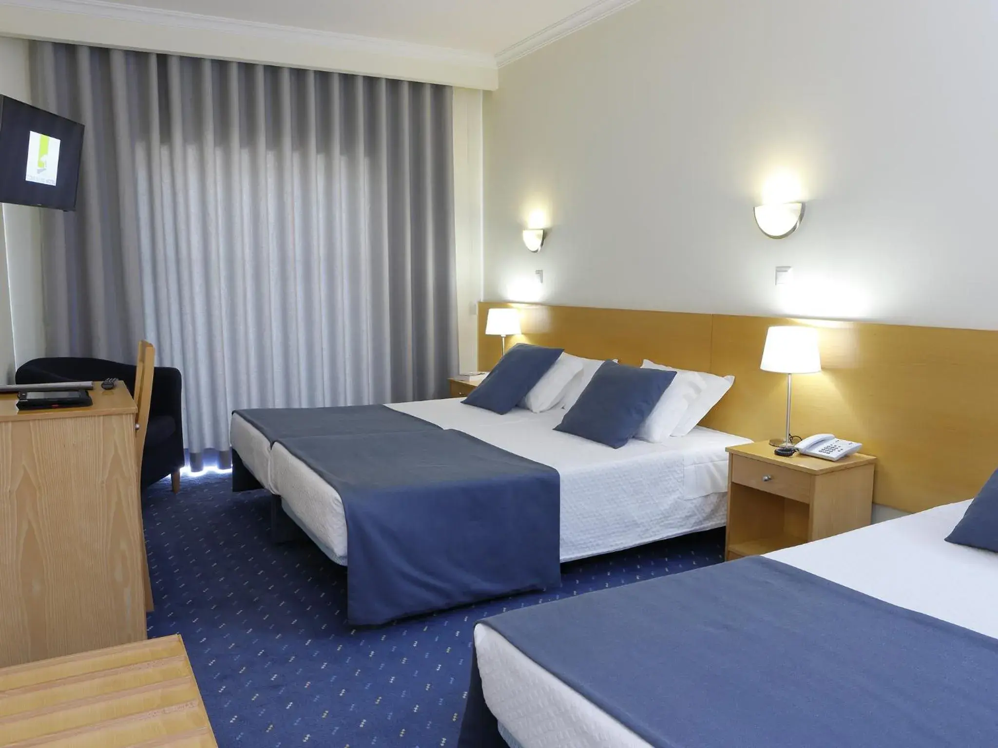 Bed, Room Photo in Cova da Iria Hotel
