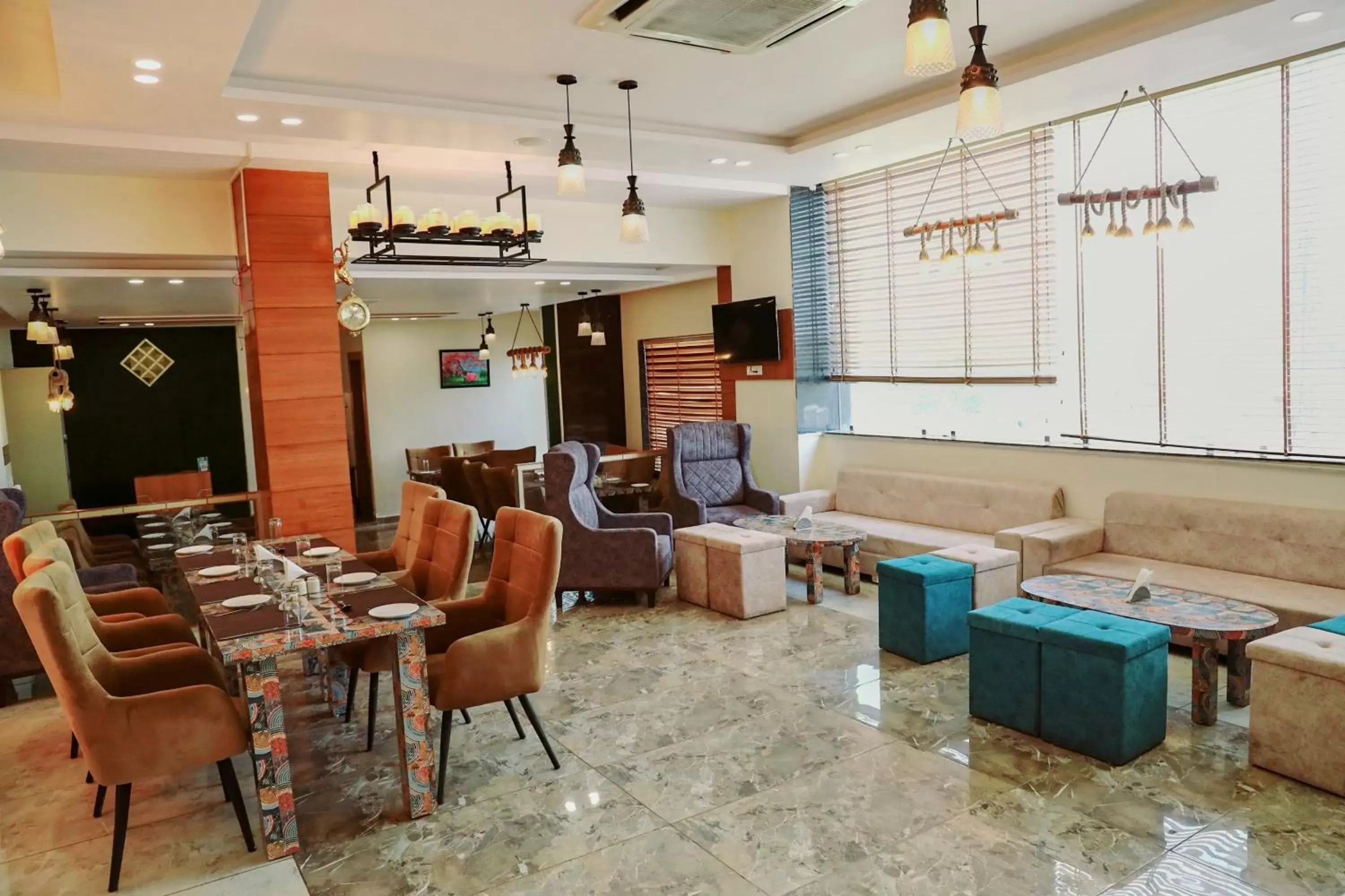 Restaurant/places to eat in Hotel Vasdaa Grand Restaurant/places to eat in Hotel Vasdaa Grand