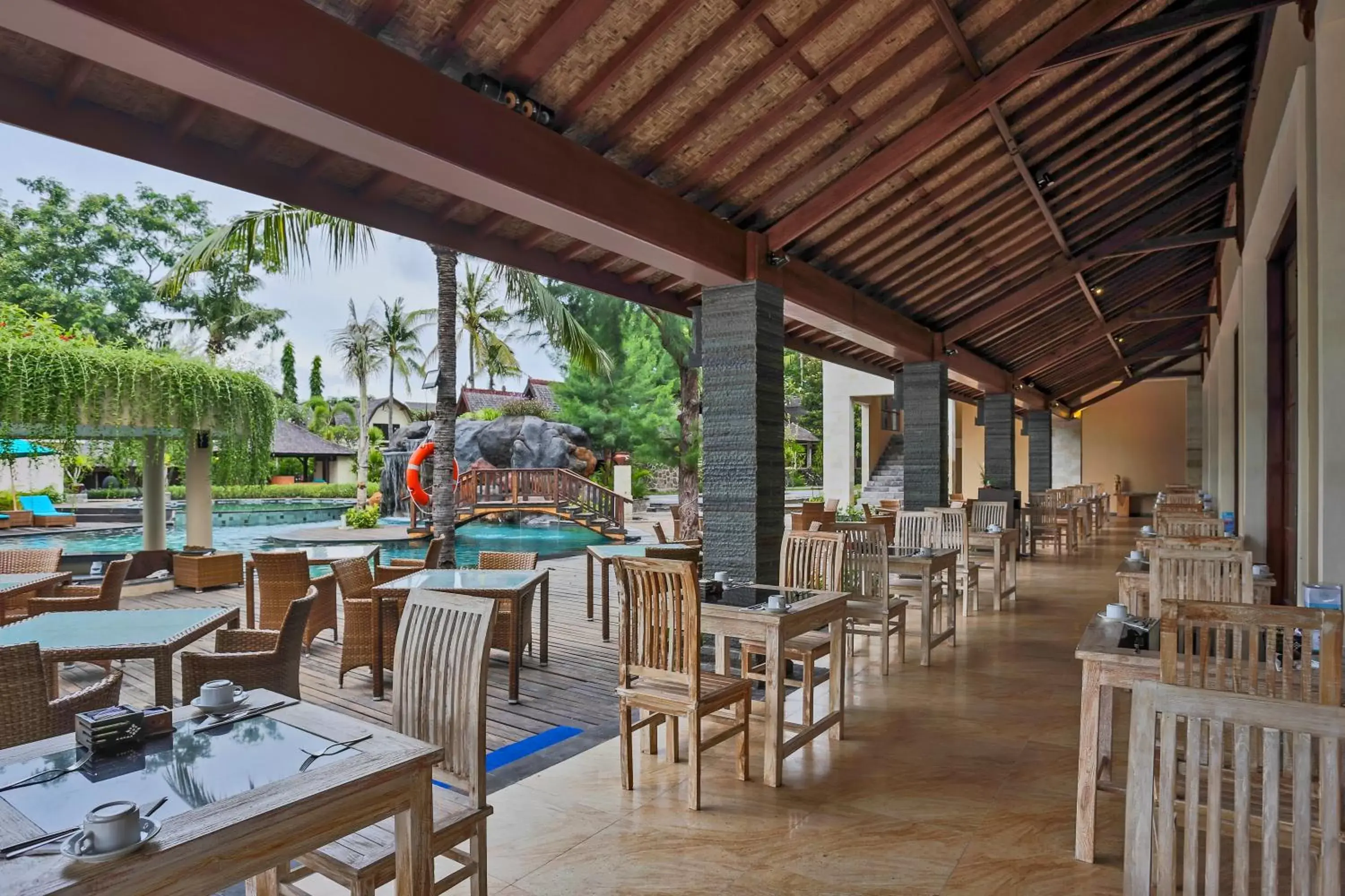 Restaurant/Places to Eat in Vila Ombak