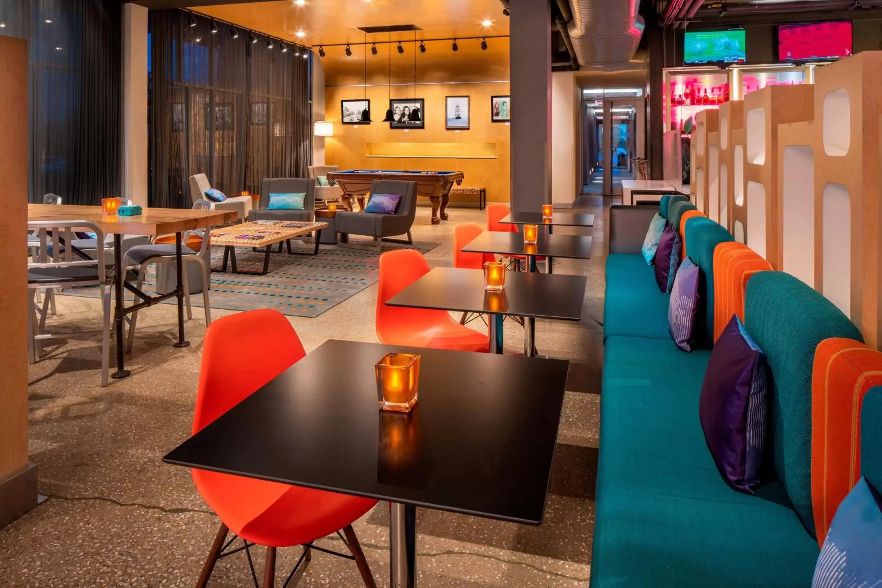 Lounge or bar in Aloft Hotel Rogers Bentonville