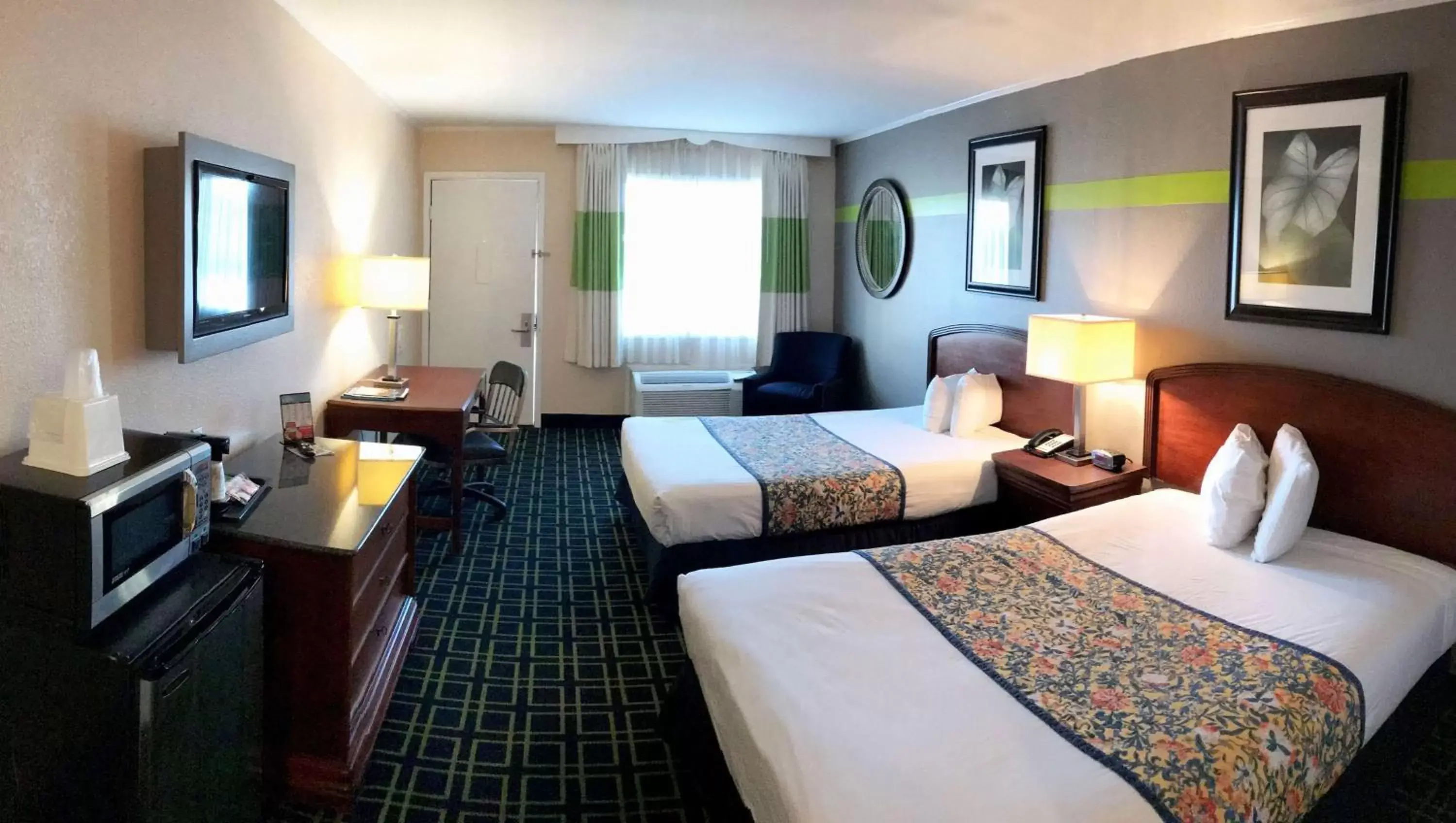 Photo of the whole room in Magnuson Hotel Virginia Beach