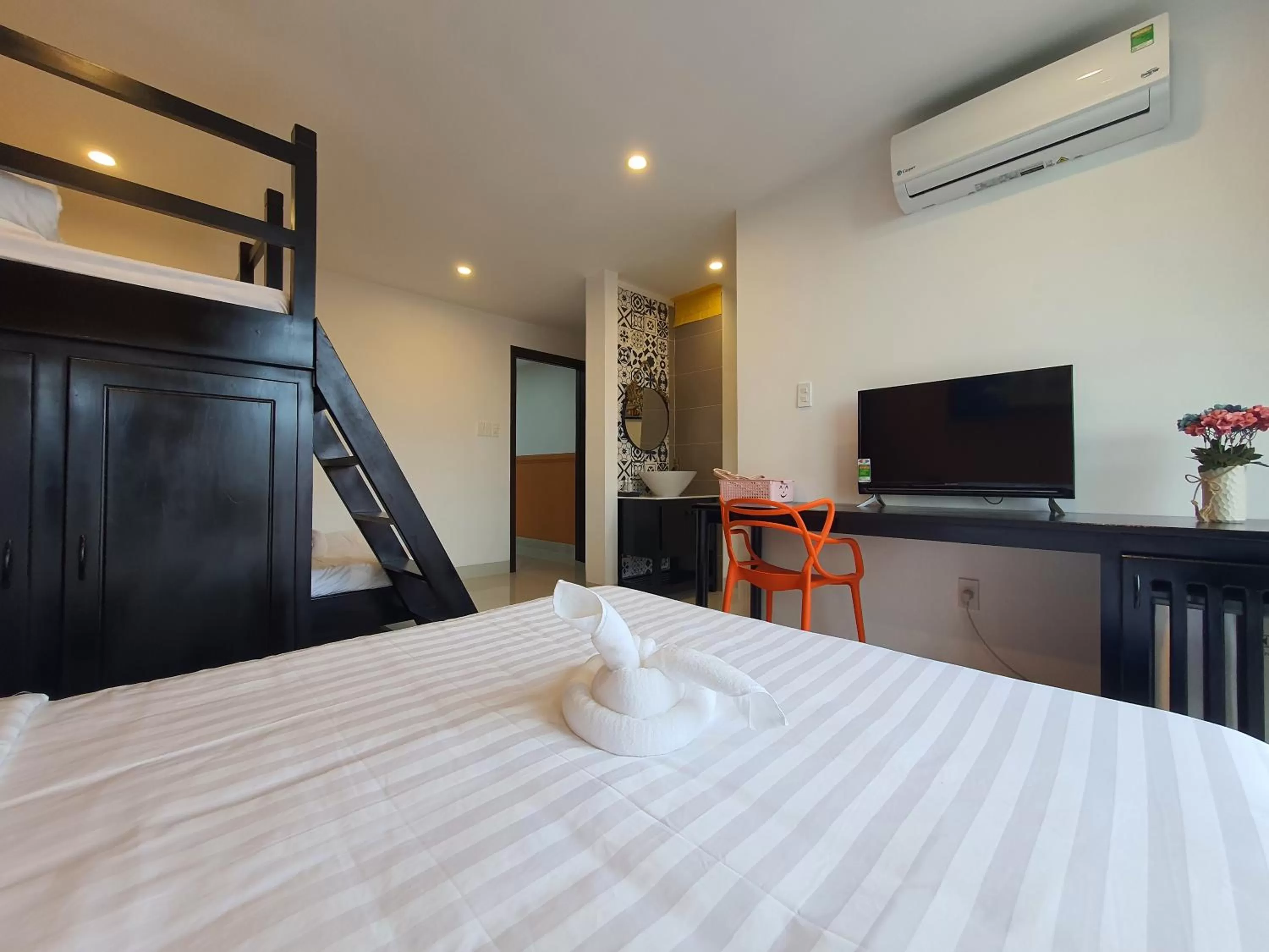 Photo of the whole room, Bed in Maison Khoi Homestay