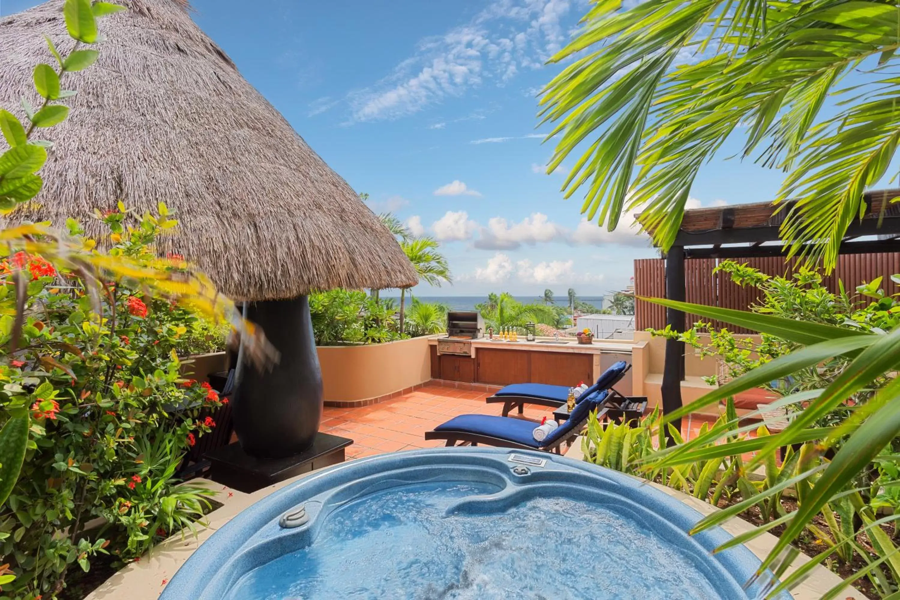 Hot Tub, Swimming Pool in El Taj Oceanfront and Beachside Condo Hotel