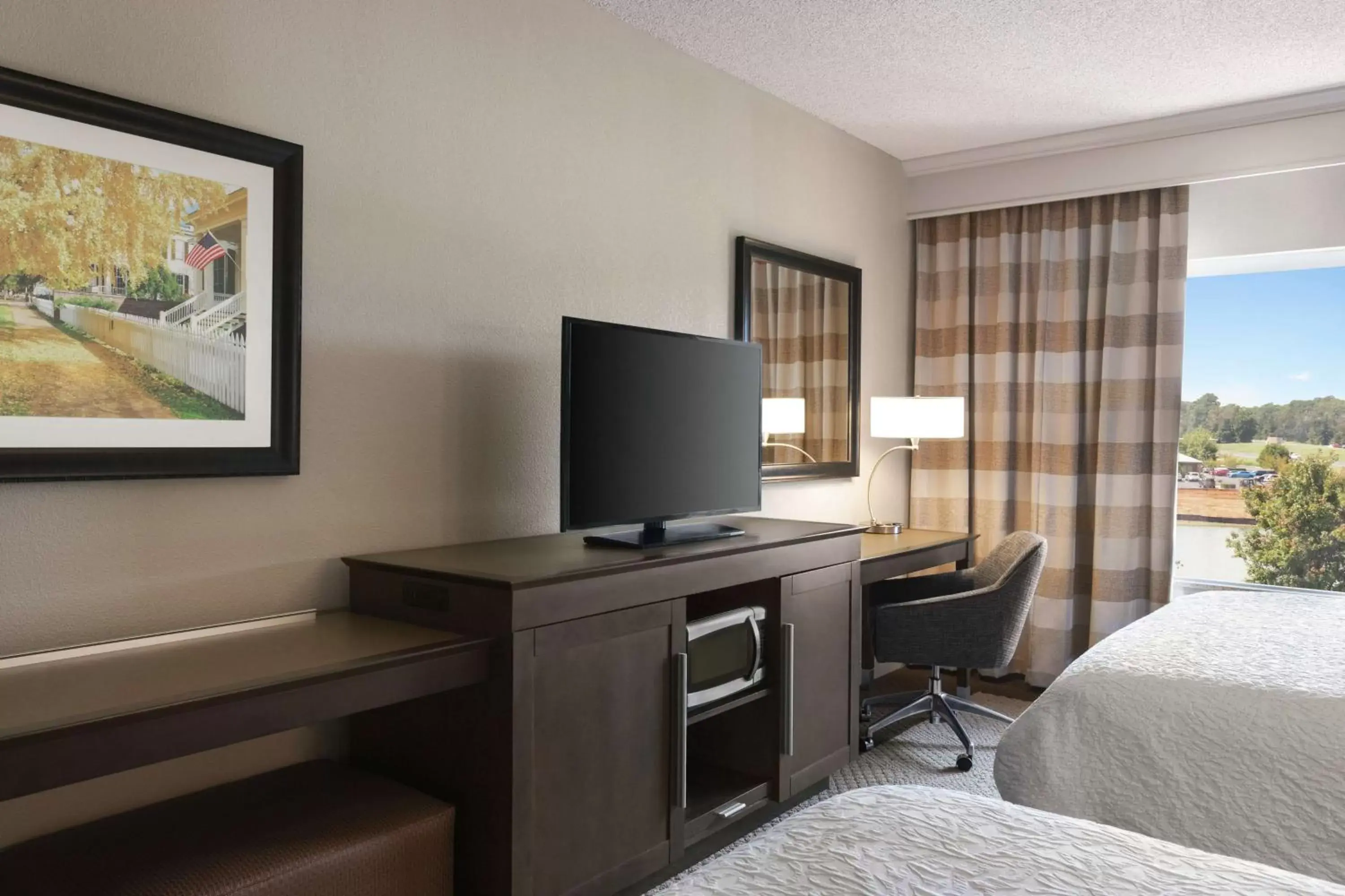 Bedroom, TV/Entertainment Center in Hampton Inn & Suites Montgomery-EastChase