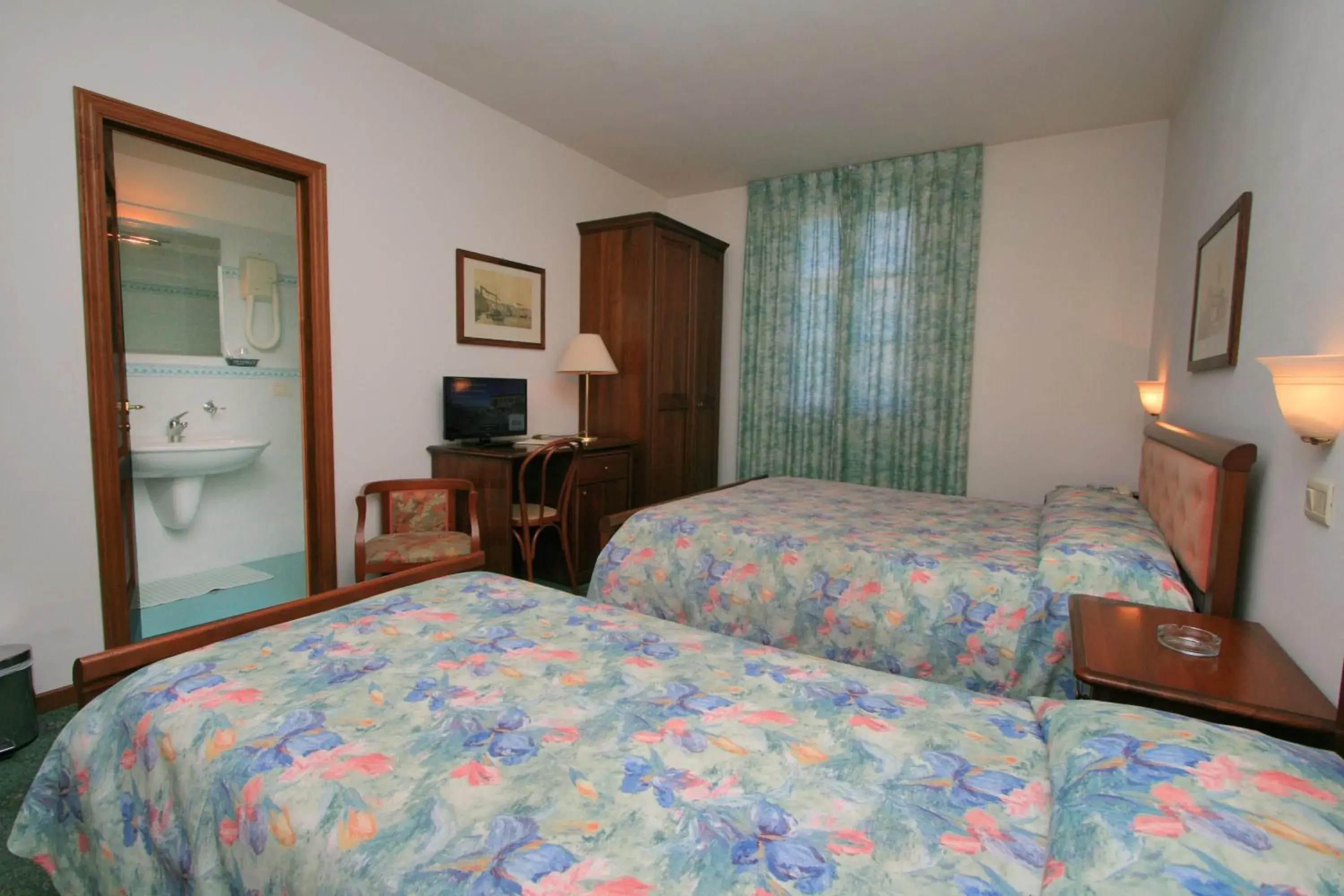 Photo of the whole room, Bed in Villa Nencini
