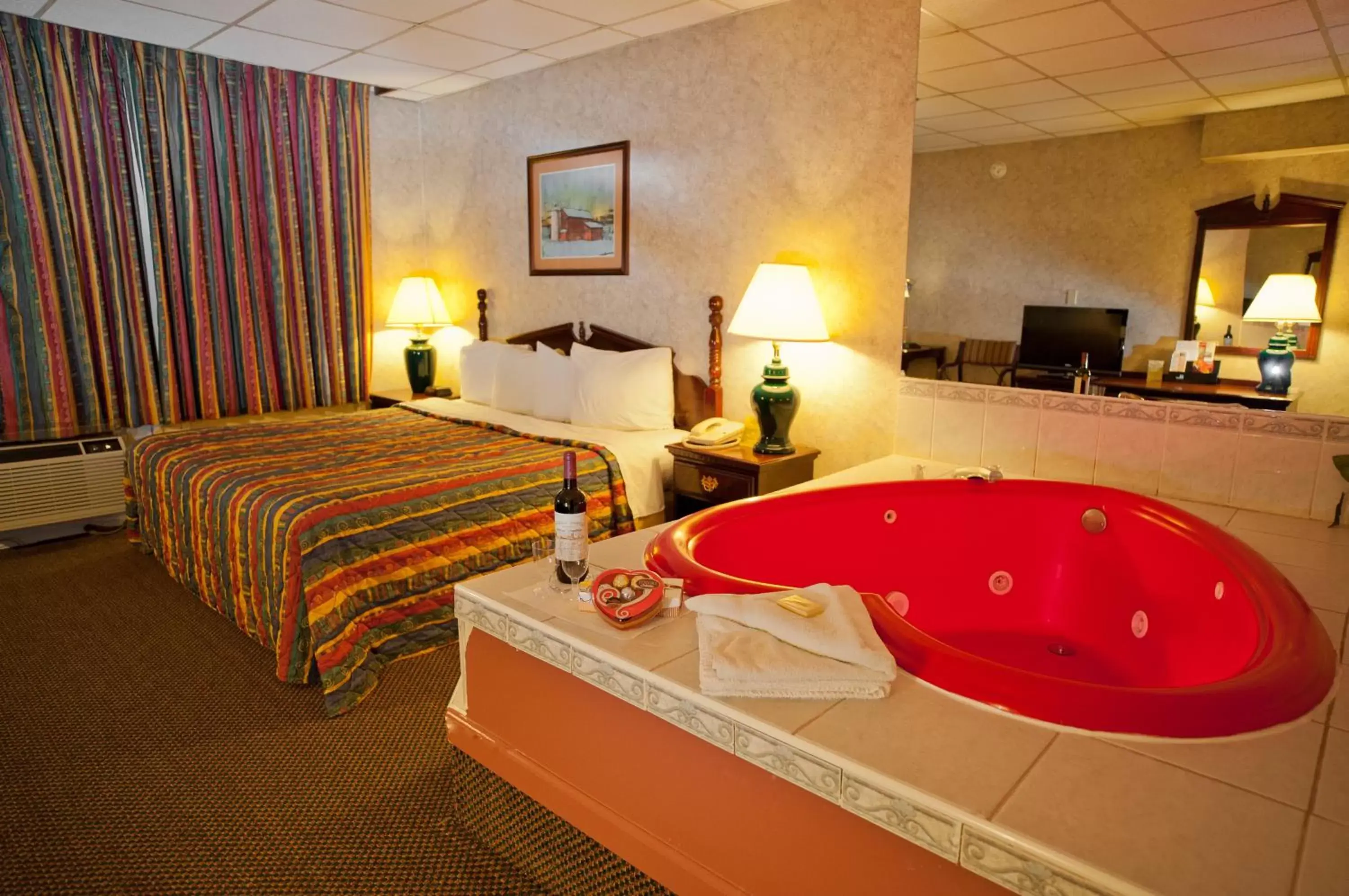 King Suite with Jetted Tub - Exterior Hall/Non-Smoking in Days Inn by Wyndham Parsippany