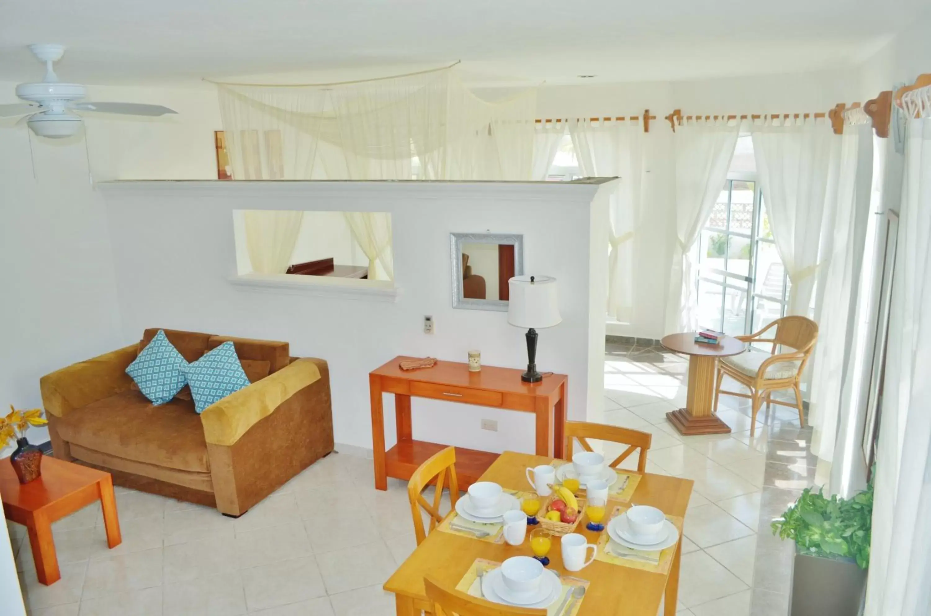 Dining area, Seating Area in Corales Suites