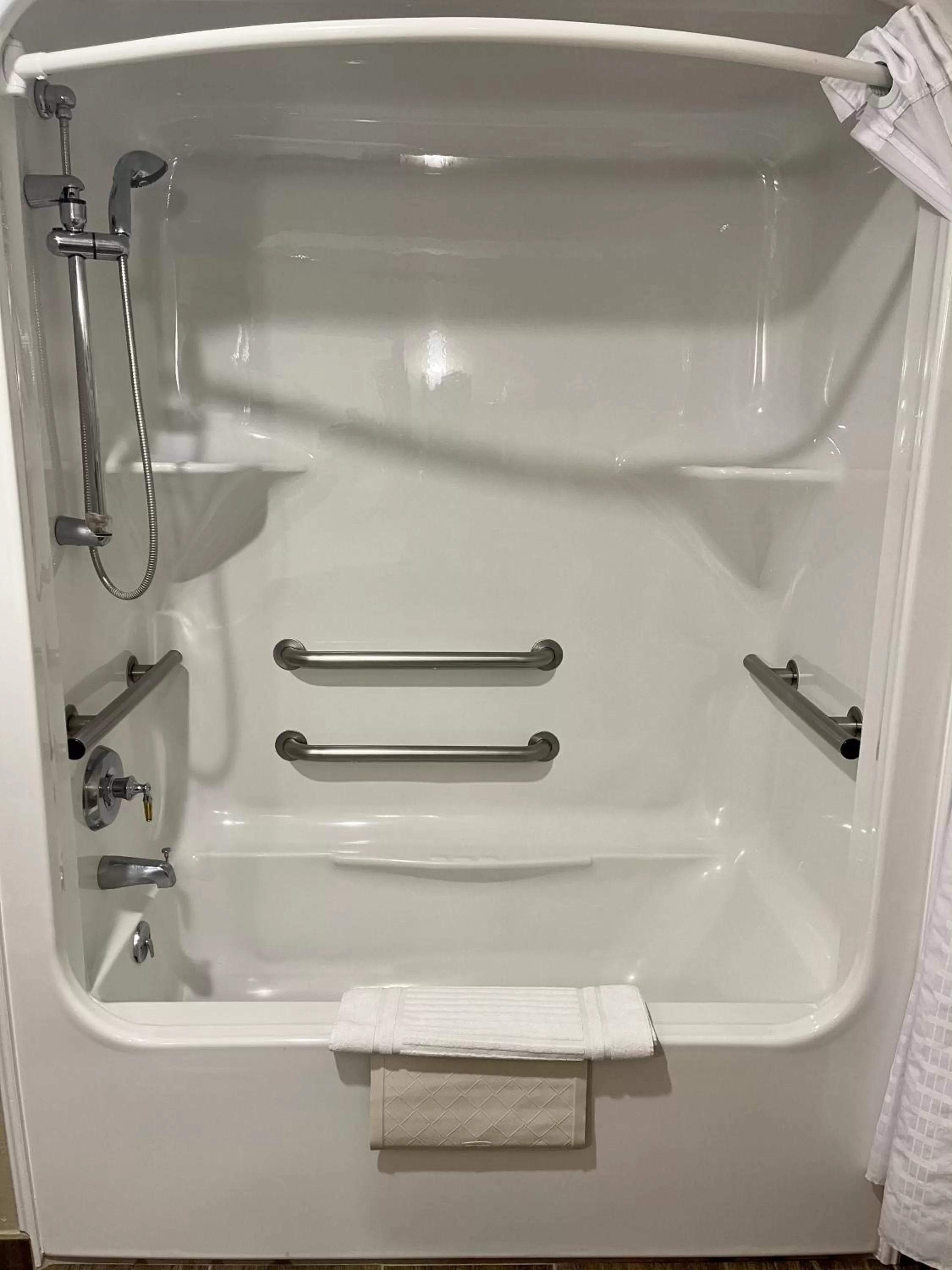 Bathroom in Comfort Suites Chincoteague Island Bayfront Resort