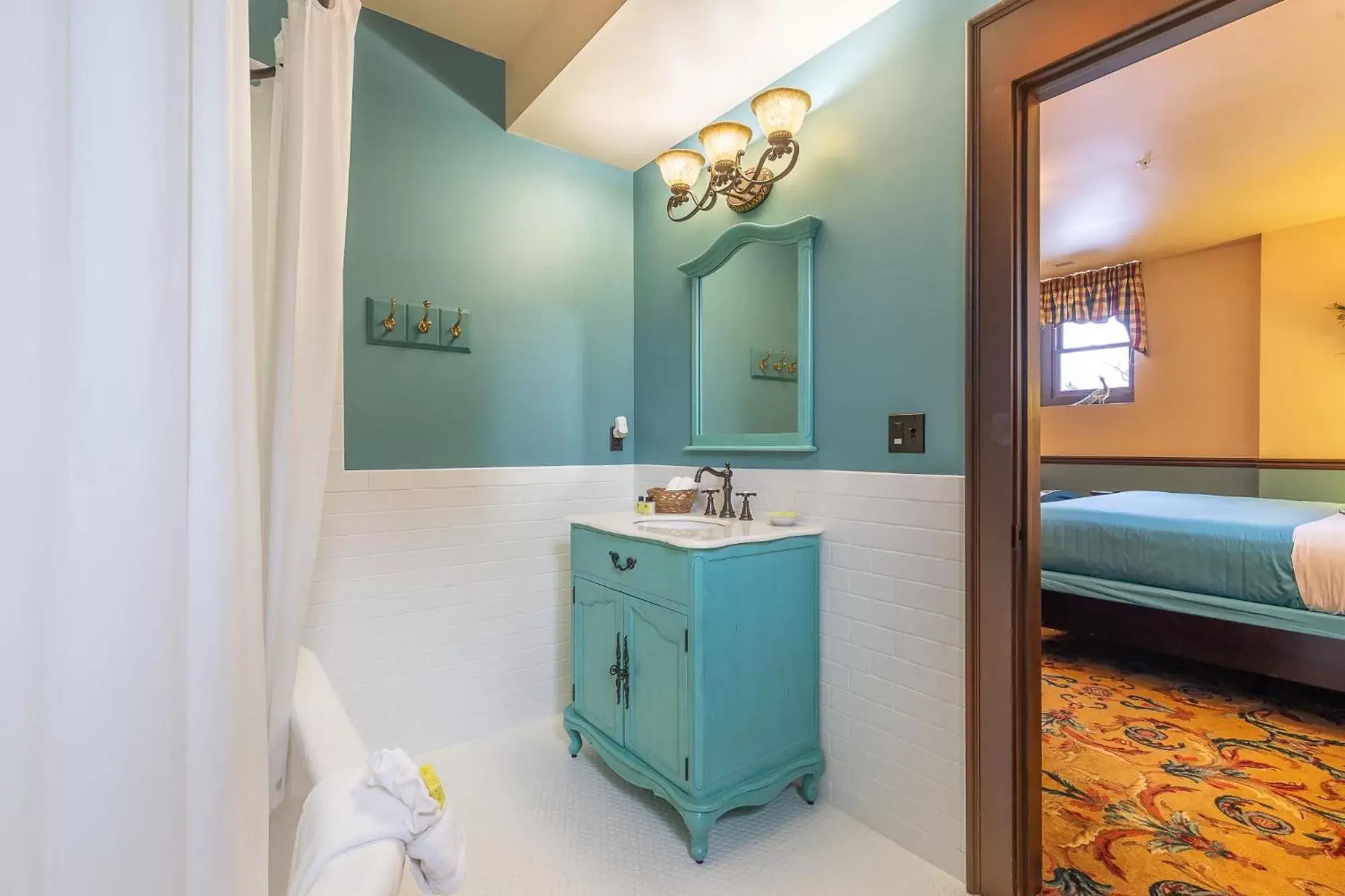 Bathroom in Steele Mansion Inn & Gathering Hub