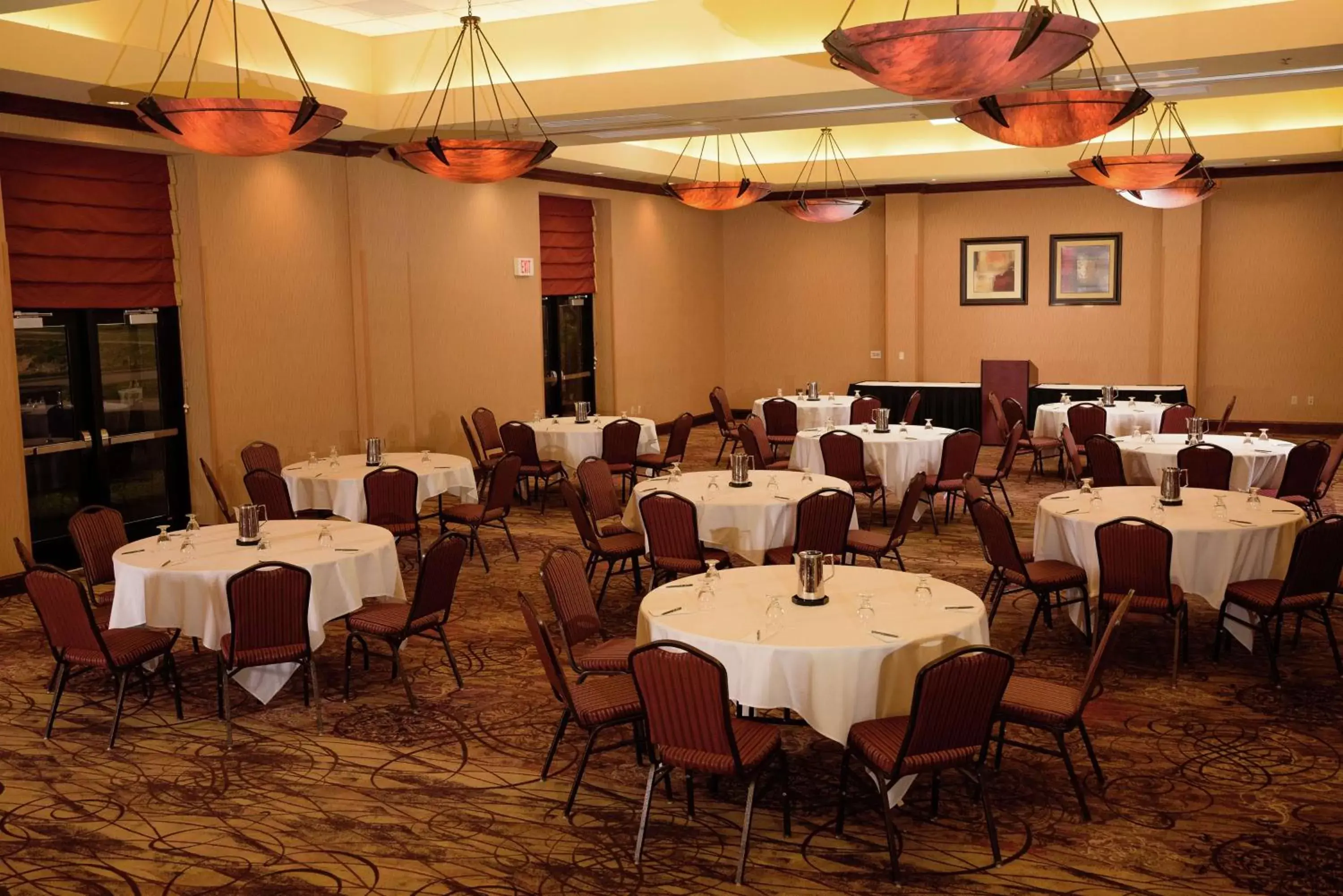 Meeting/conference room, Restaurant/Places to Eat in Embassy Suites by Hilton Minneapolis North