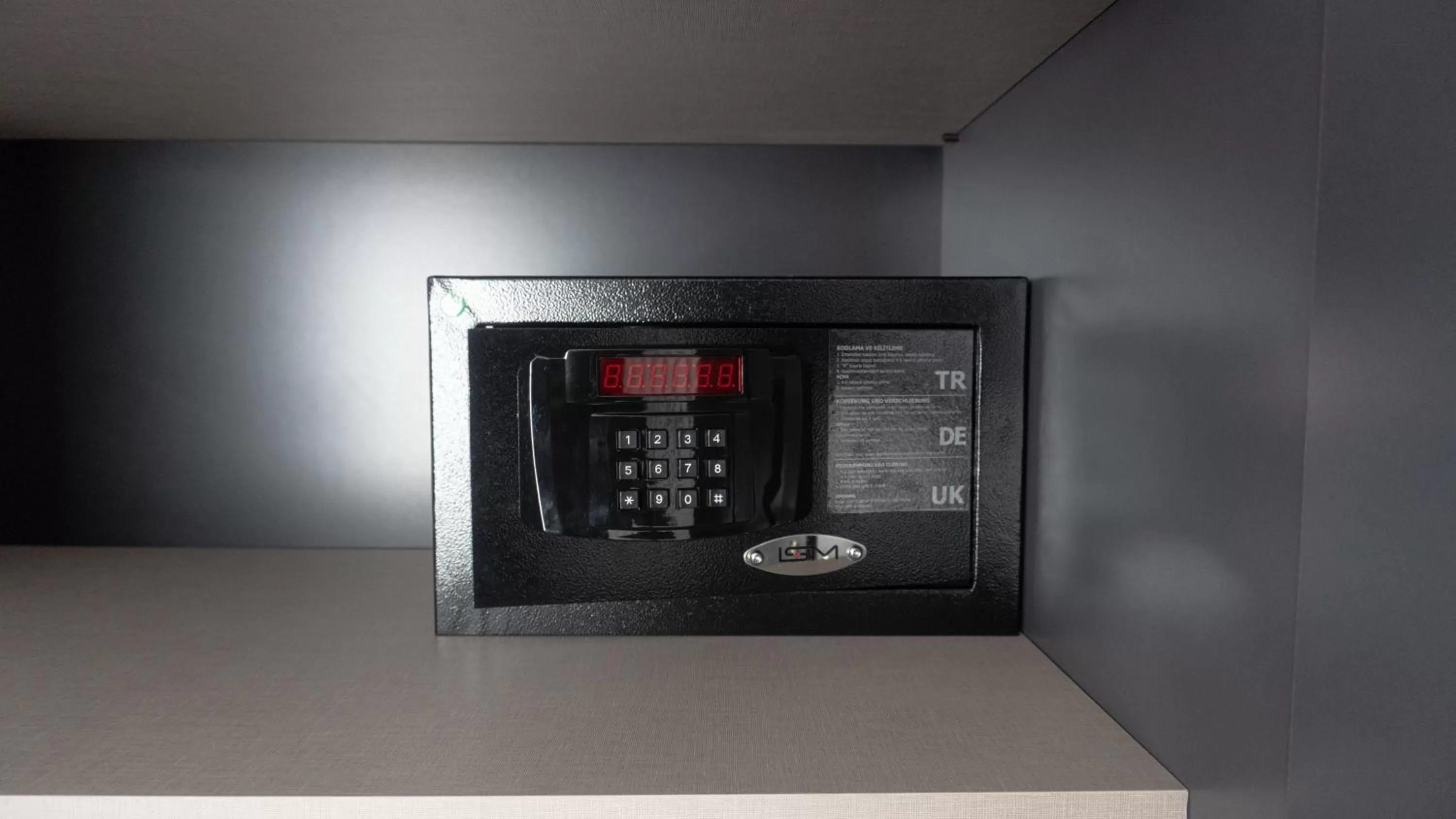 safe in PARKHOTEL BRAUNAU - 24 Stunden Self Check-IN