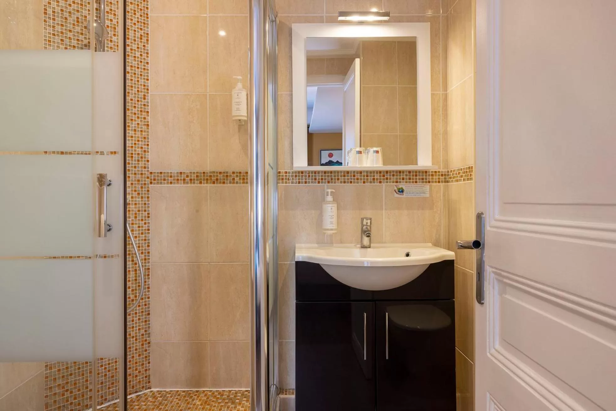 Bathroom in Chatillon Paris Montparnasse