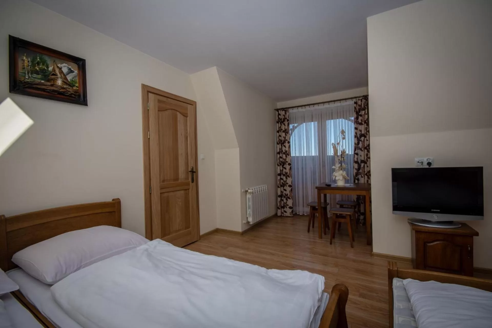 Photo of the whole room, Bed in Podhalanski Dworek z Jacuzzi