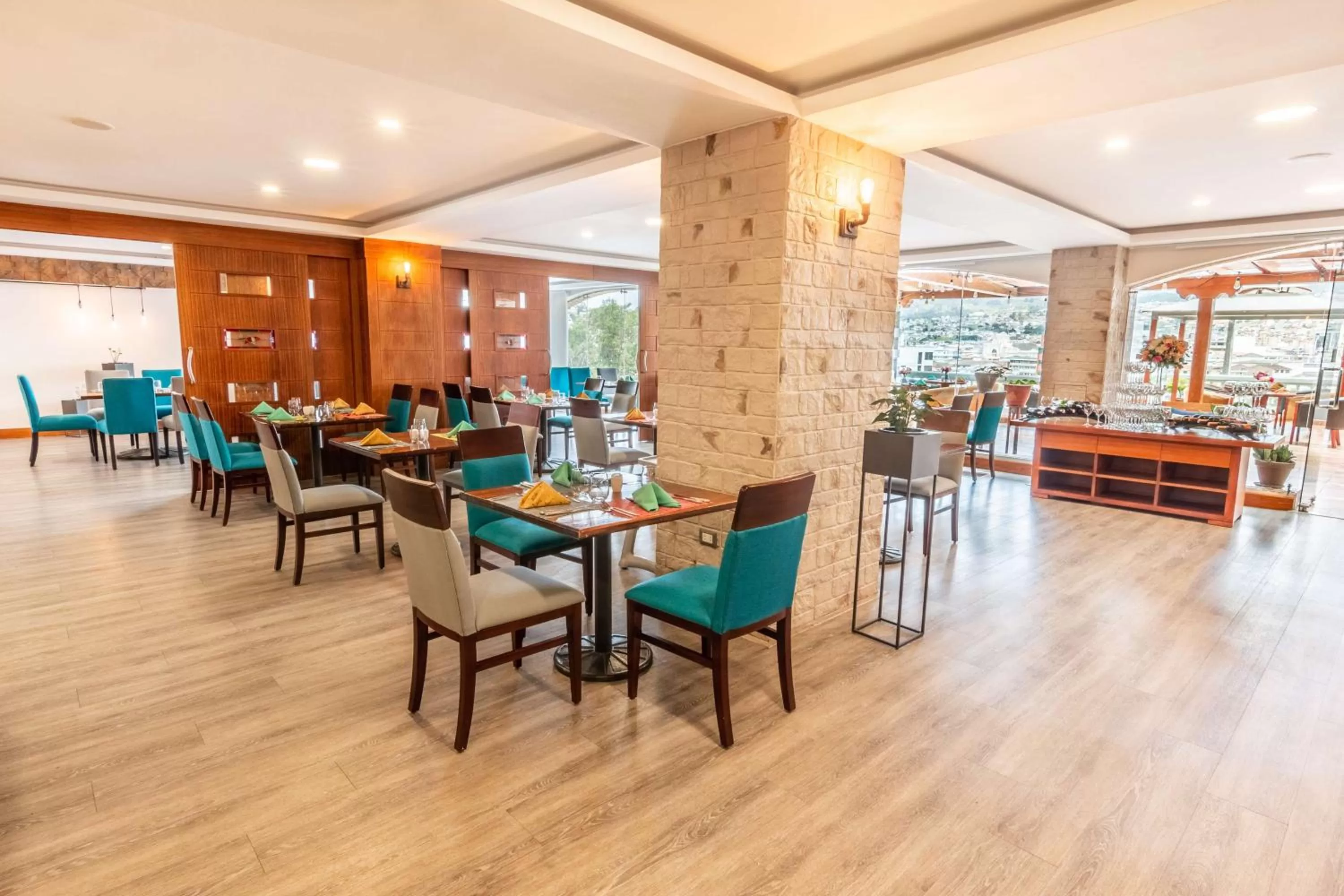 Restaurant/places to eat in Sonesta Hotel Loja