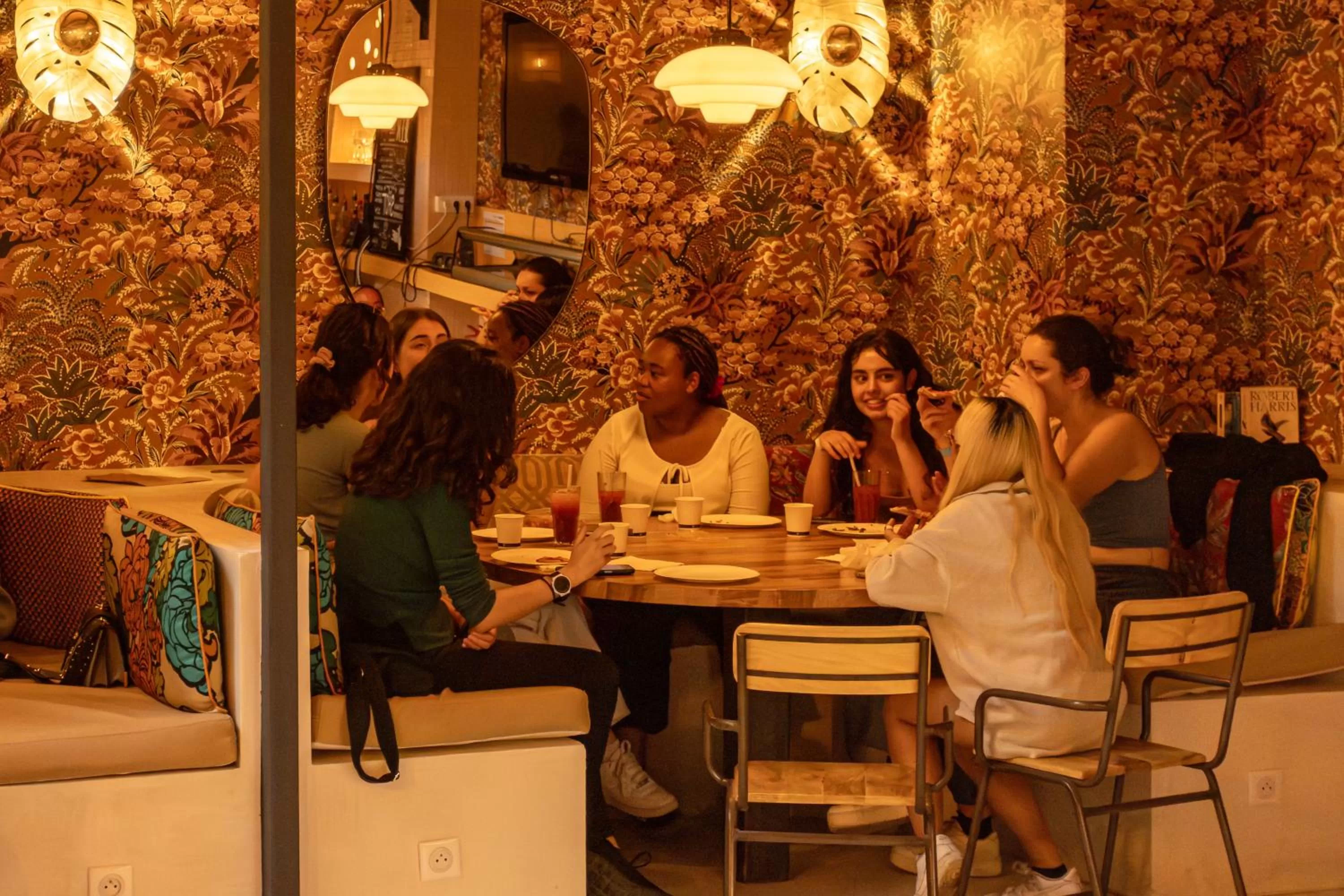 Restaurant/places to eat in Villa Saint Exupery Beach Hostel