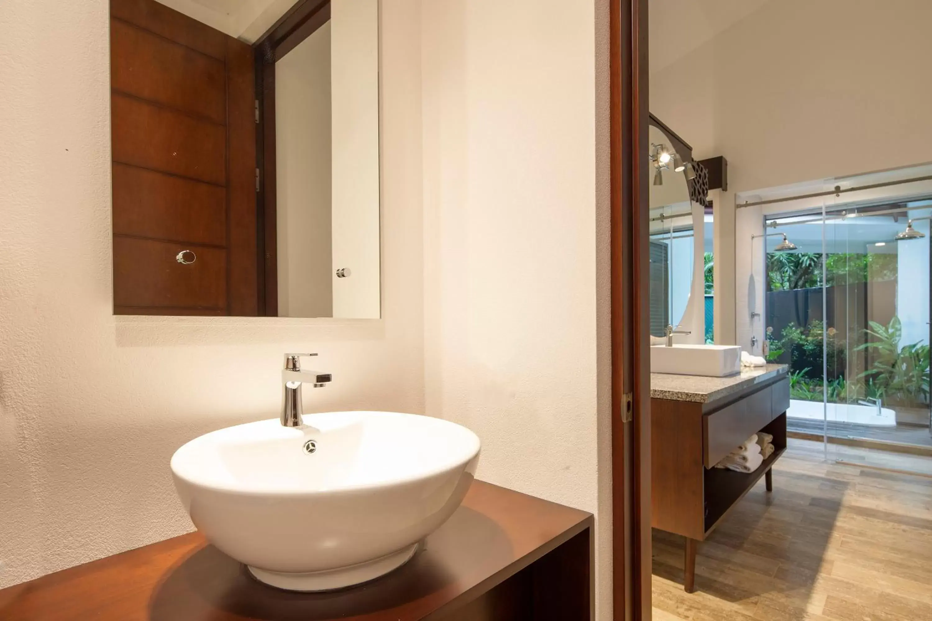Shower, Bathroom in Pumilio Mountain & Ocean Hotel