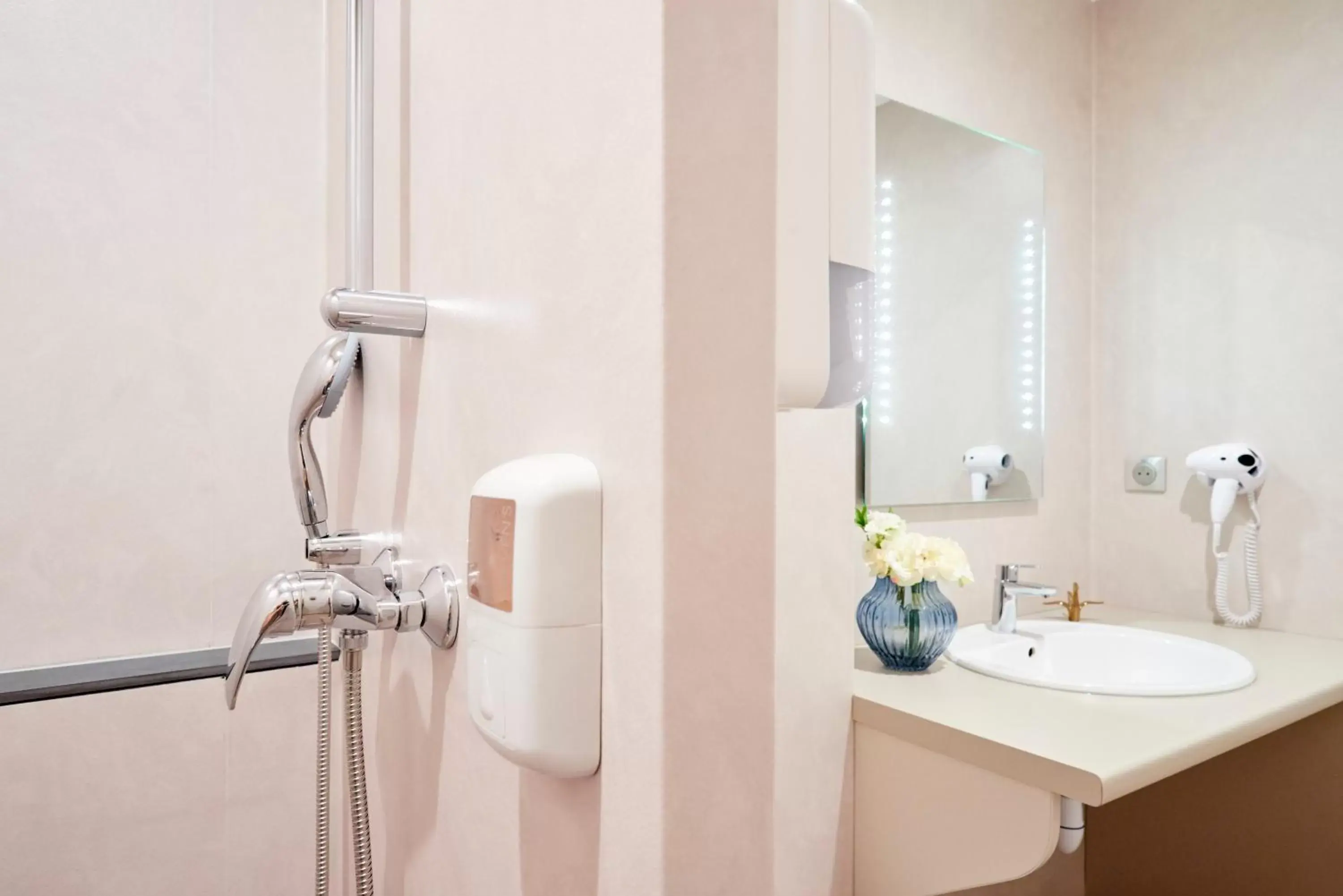 Bathroom in Hotel Le Petit Duquesne