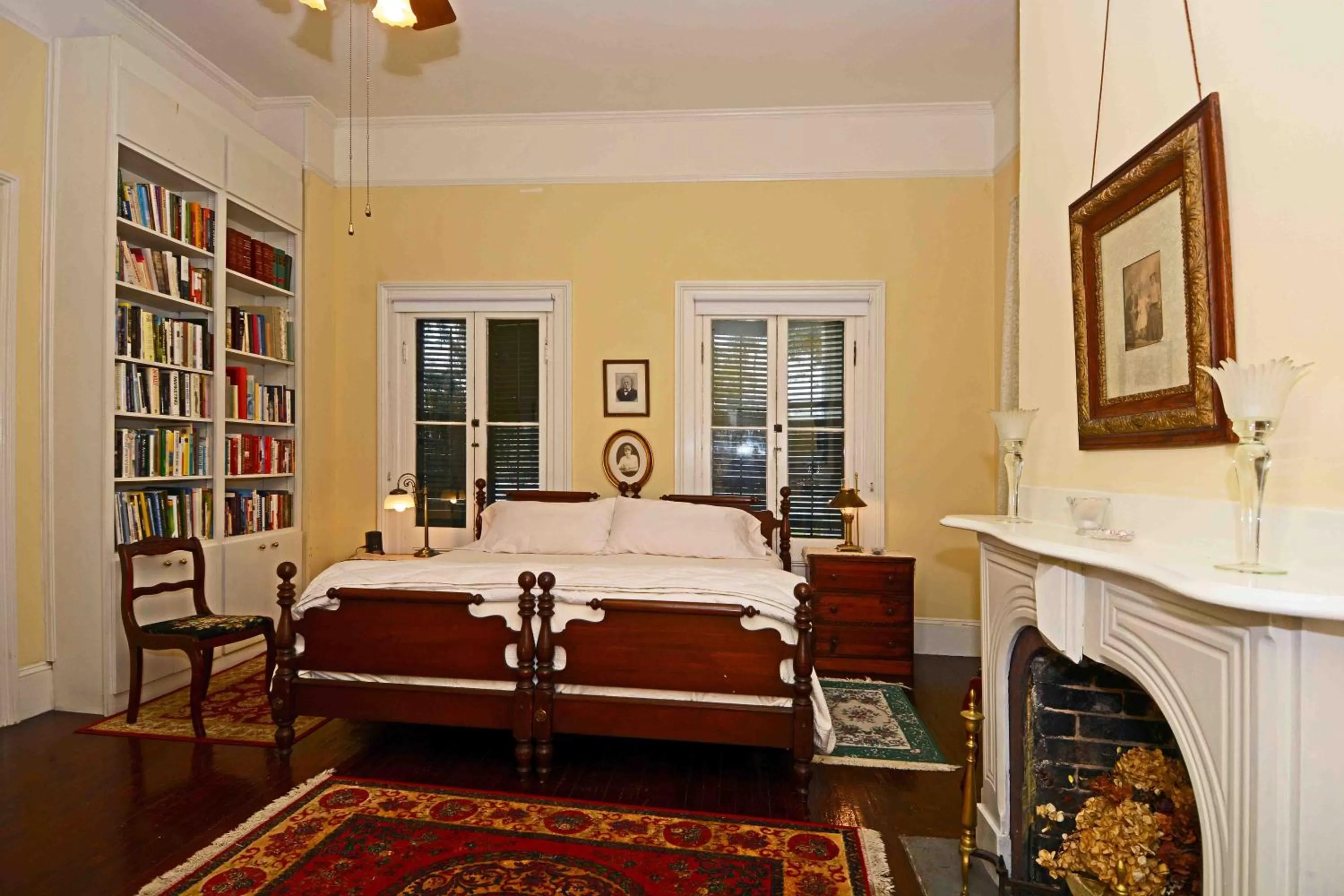 Photo of the whole room, Bed in 1872 Denham Inn