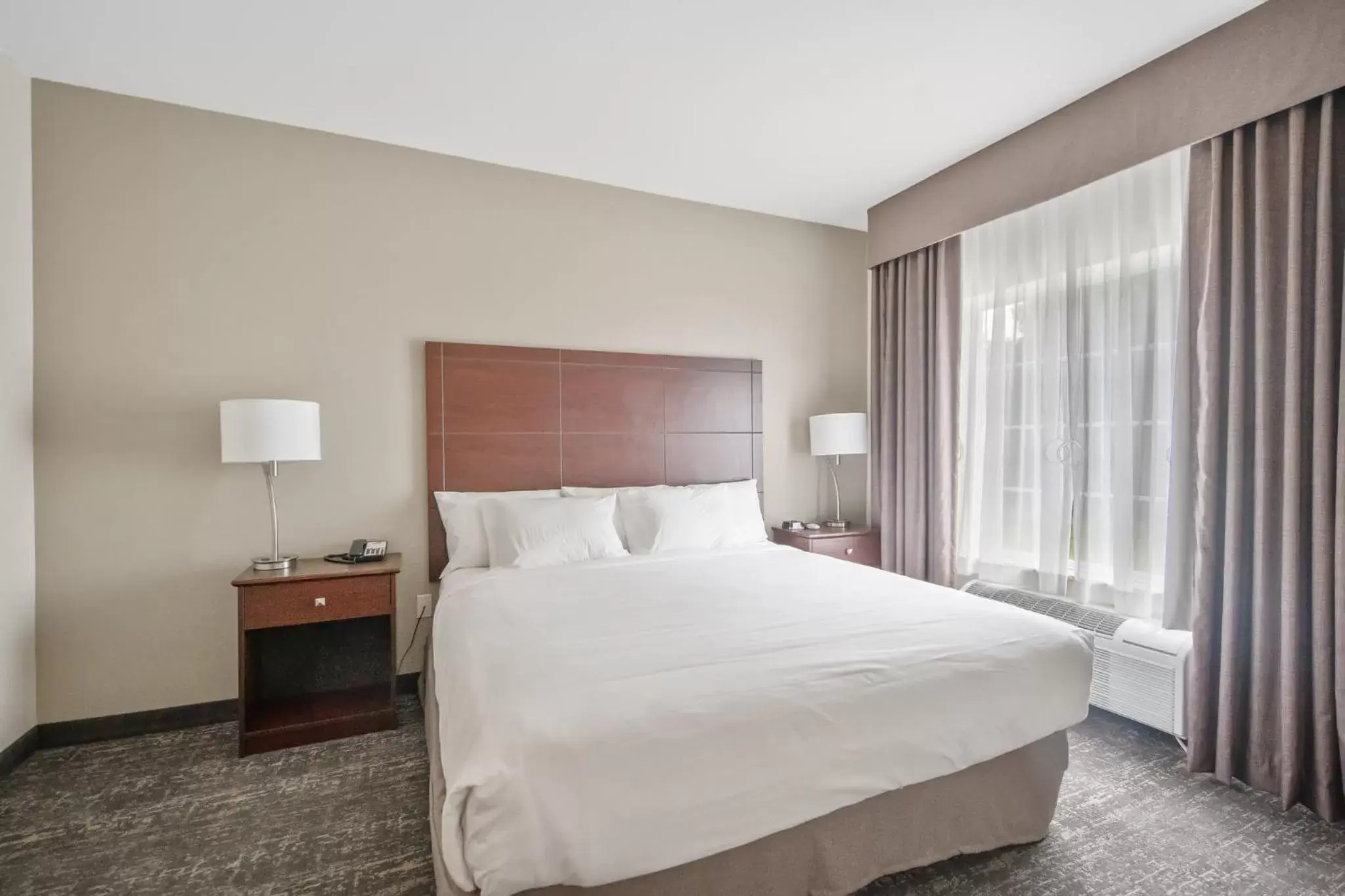 Bed in Cobblestone Hotel & Suites - Lamar