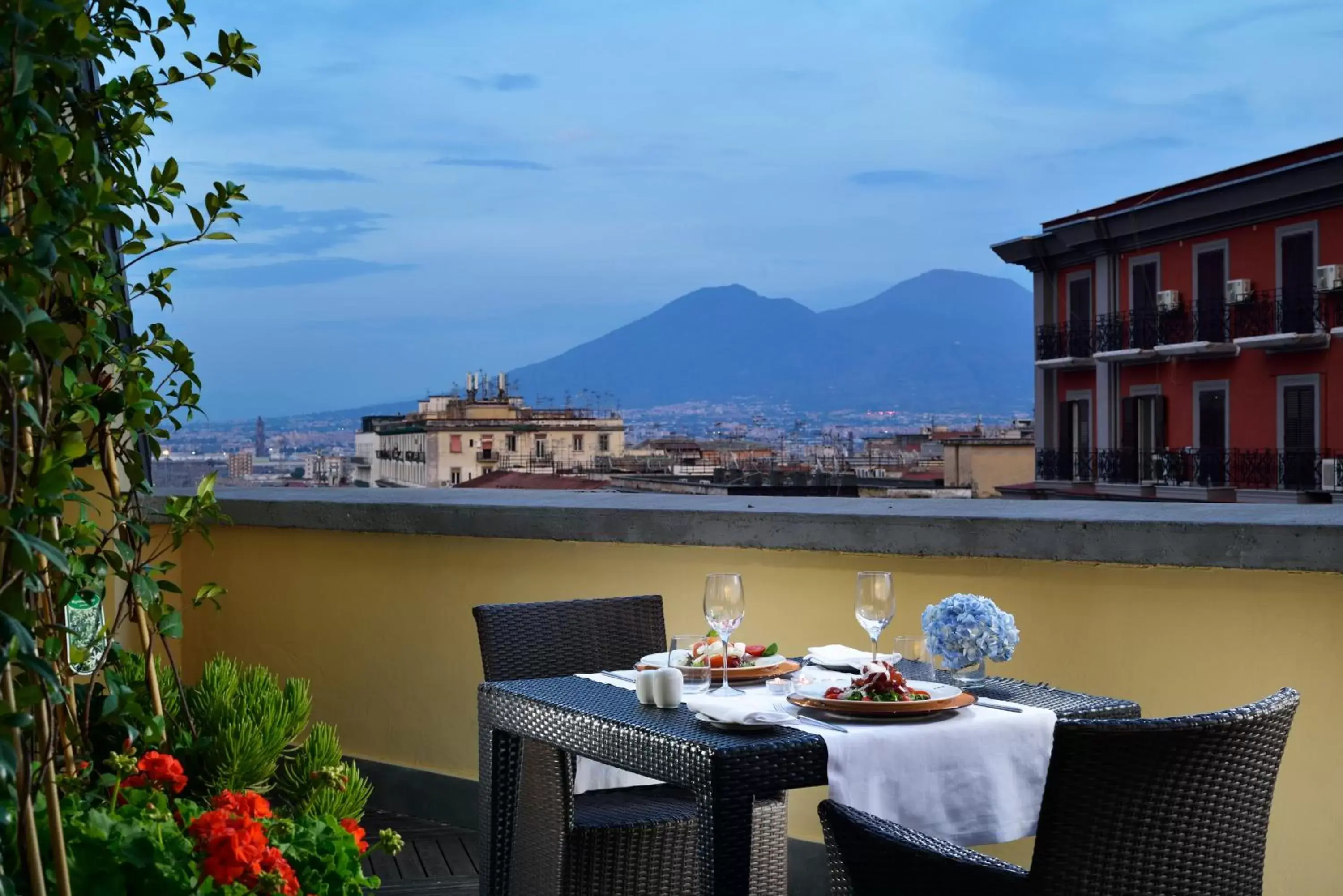 Restaurant/places to eat in UNAHOTELS Napoli