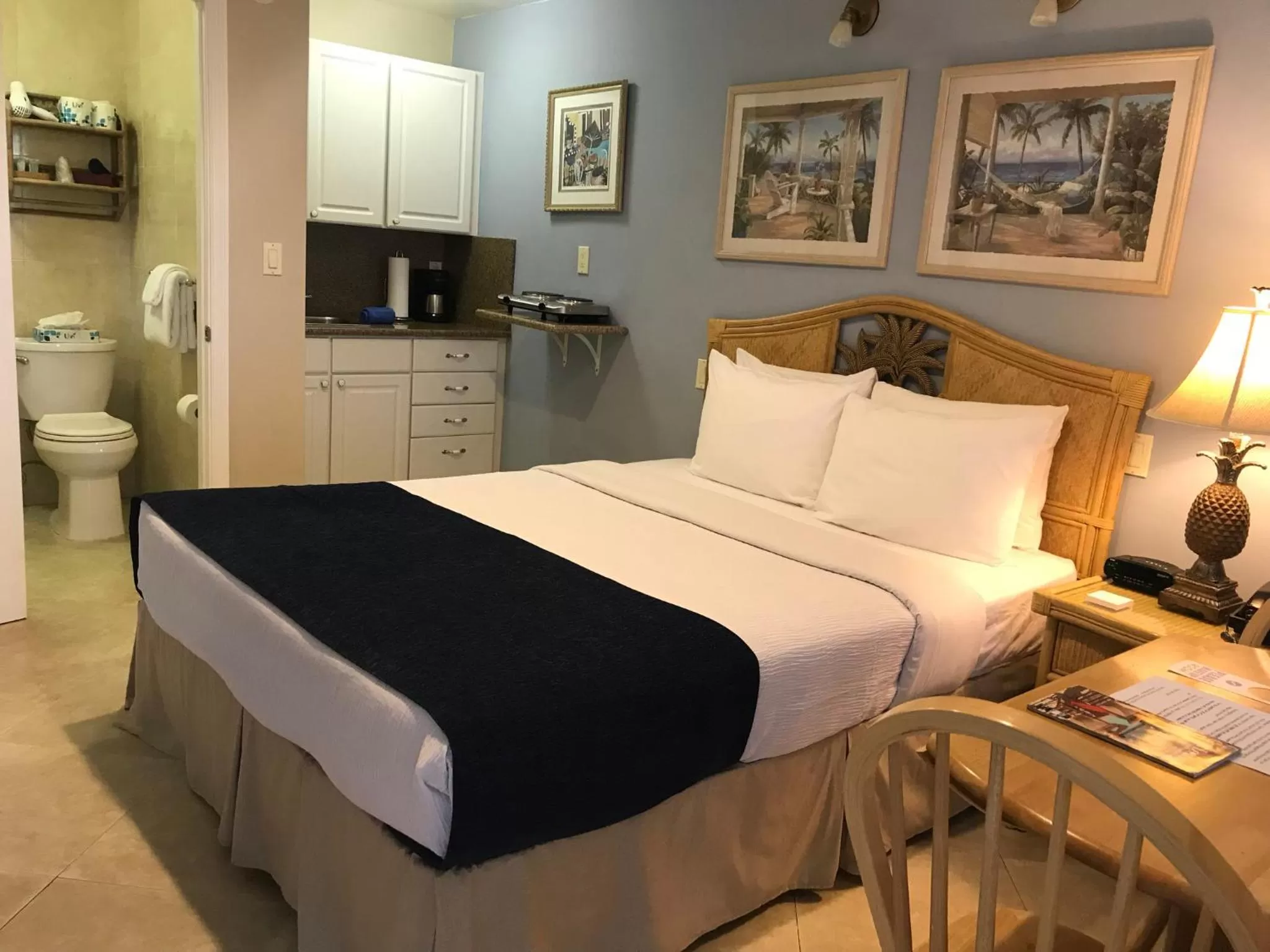 Photo of the whole room, Bed in Casitas Coral Ridge