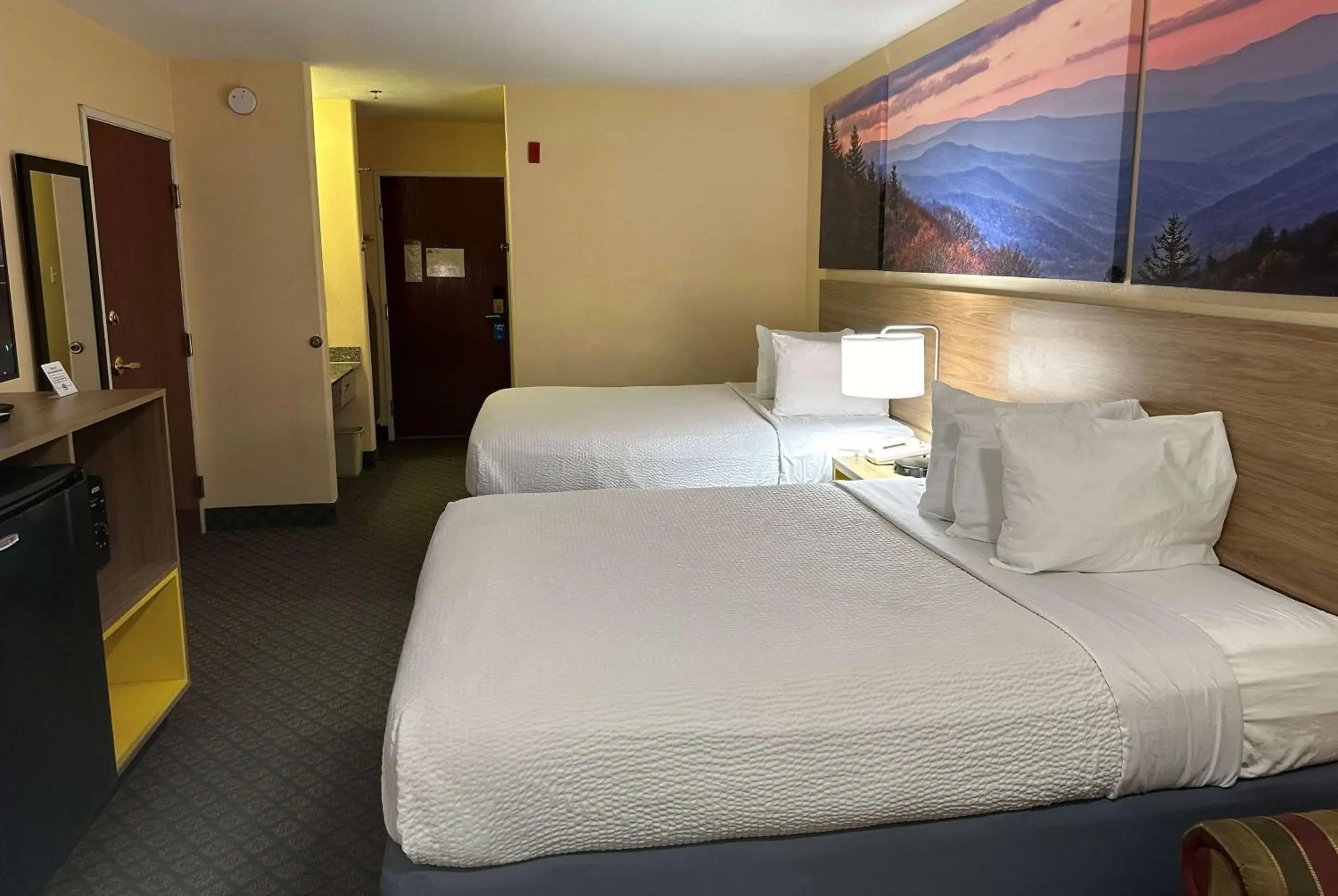 Photo of the whole room, Bed in Days Inn & Suites by Wyndham Eunice Photo of the whole room, Bed in Days Inn & Suites by Wyndham Eunice