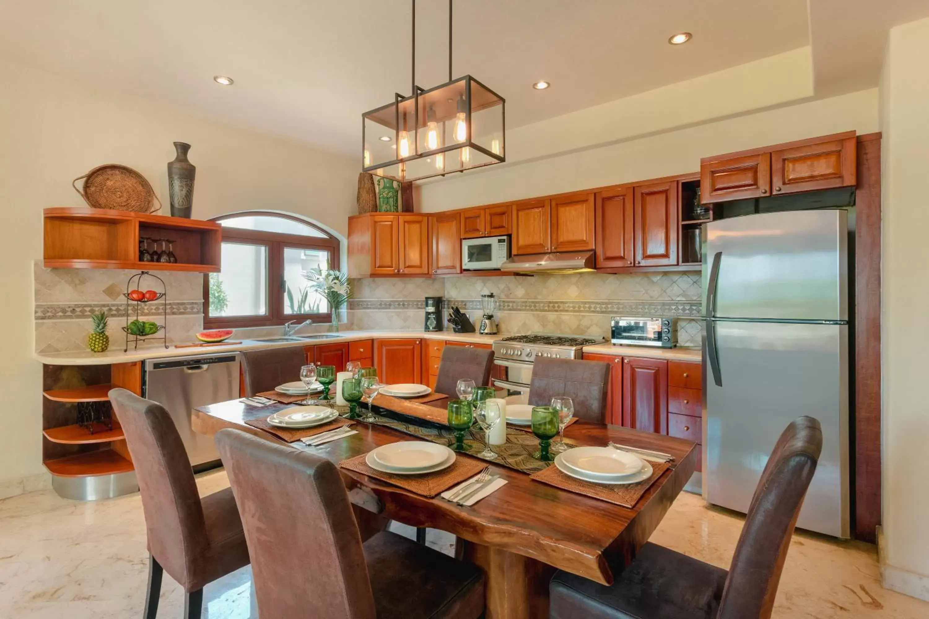 Kitchen or kitchenette, Dining Area in Porto Playa Condo Hotel and Beach Club