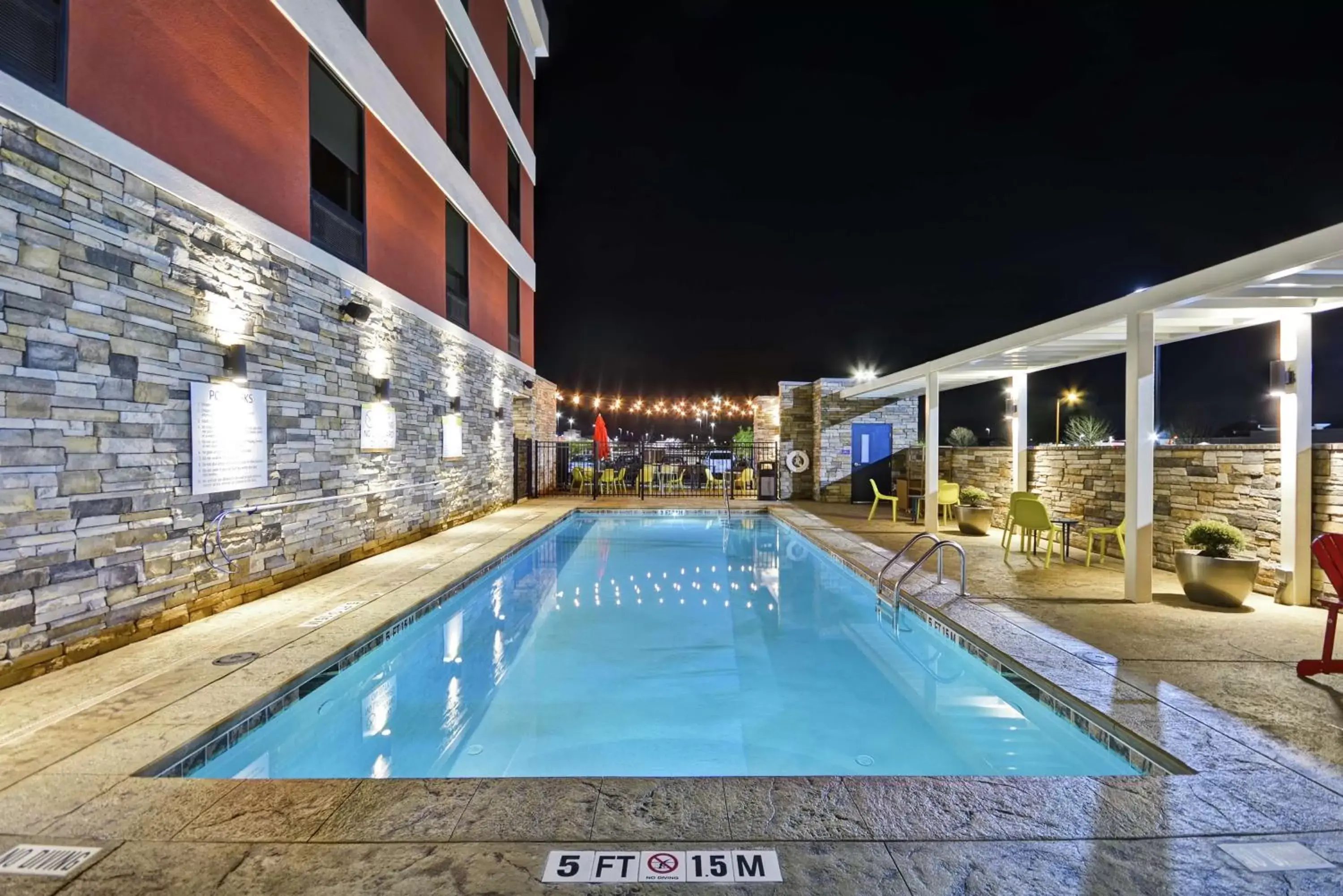 Property building, Swimming Pool in Home2 Suites By Hilton Warner Robins