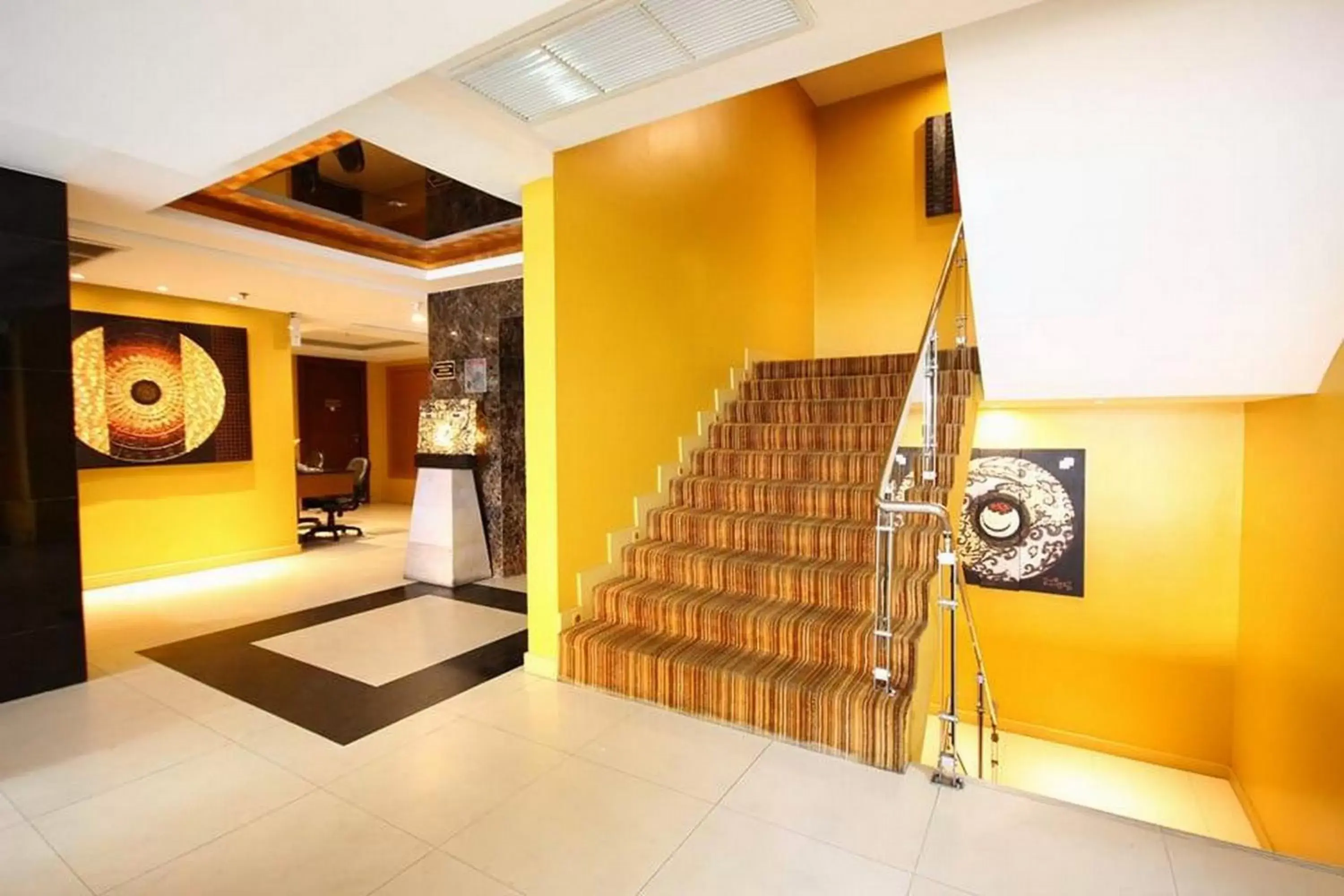 Communal lounge/ TV room in Nova Gold Hotel by Compass Hospitality