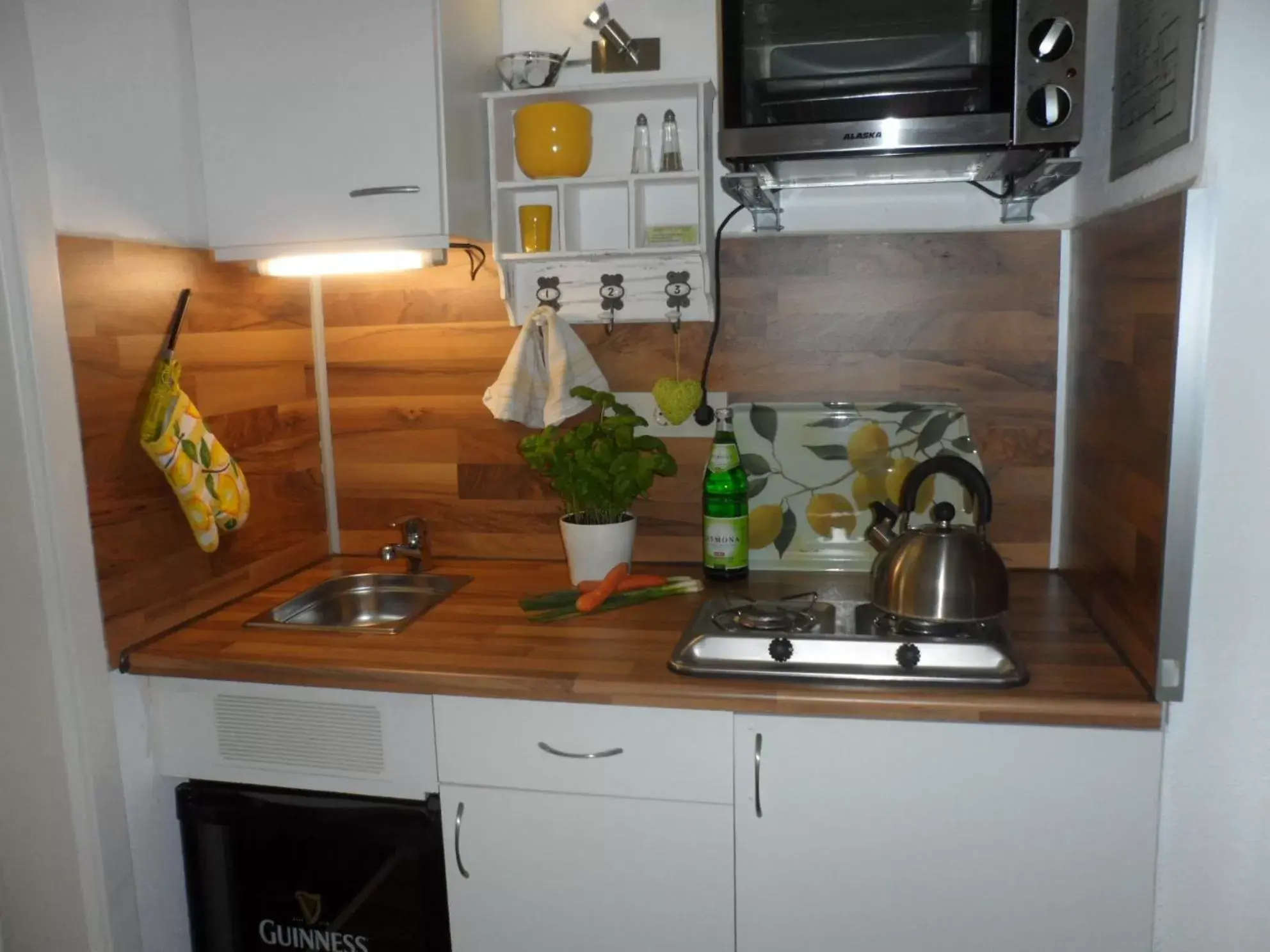 Decorative detail, Kitchen/Kitchenette in Buntes Moor