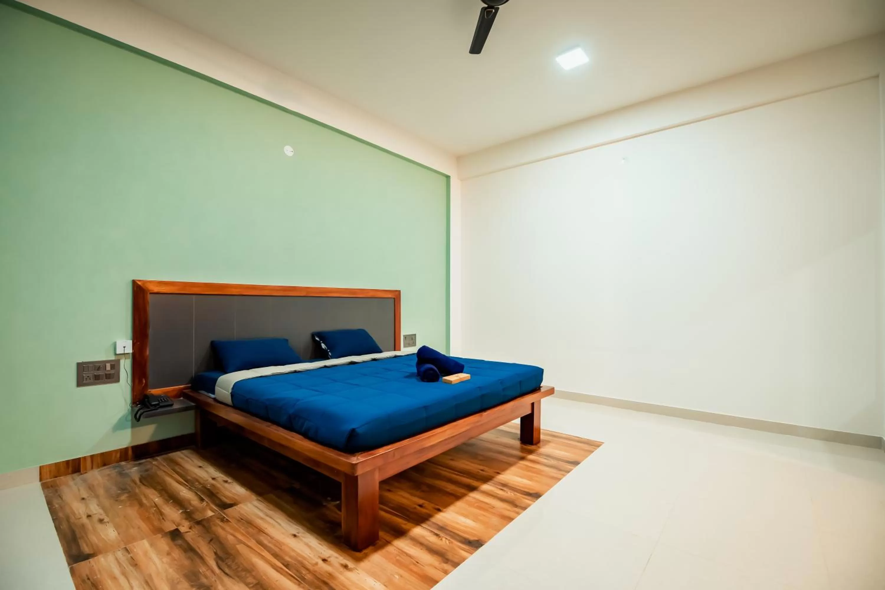 Photo of the whole room, Bed in Commune18 Resort Chikmagalur