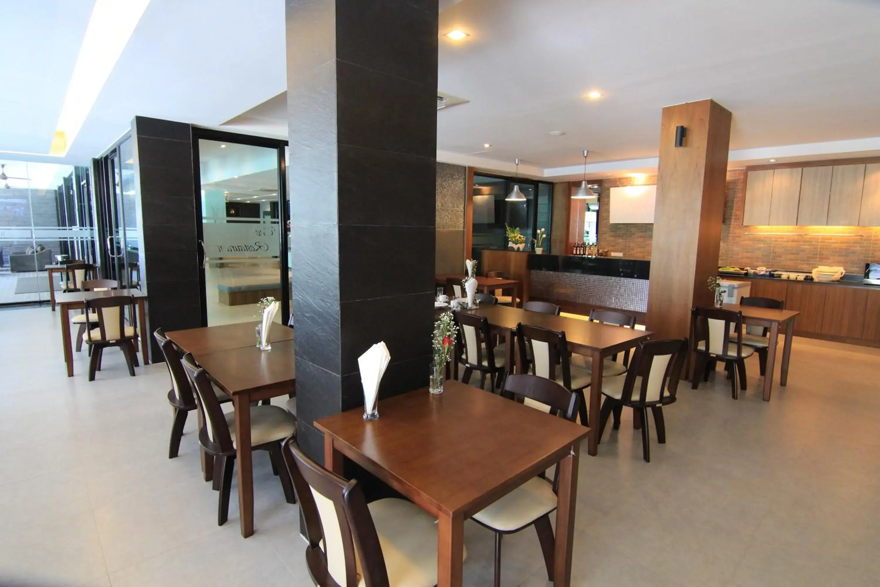 Restaurant/places to eat in Inn Residence Serviced Suites - SHA Extra Plus Restaurant/places to eat in Inn Residence Serviced Suites - SHA Extra Plus
