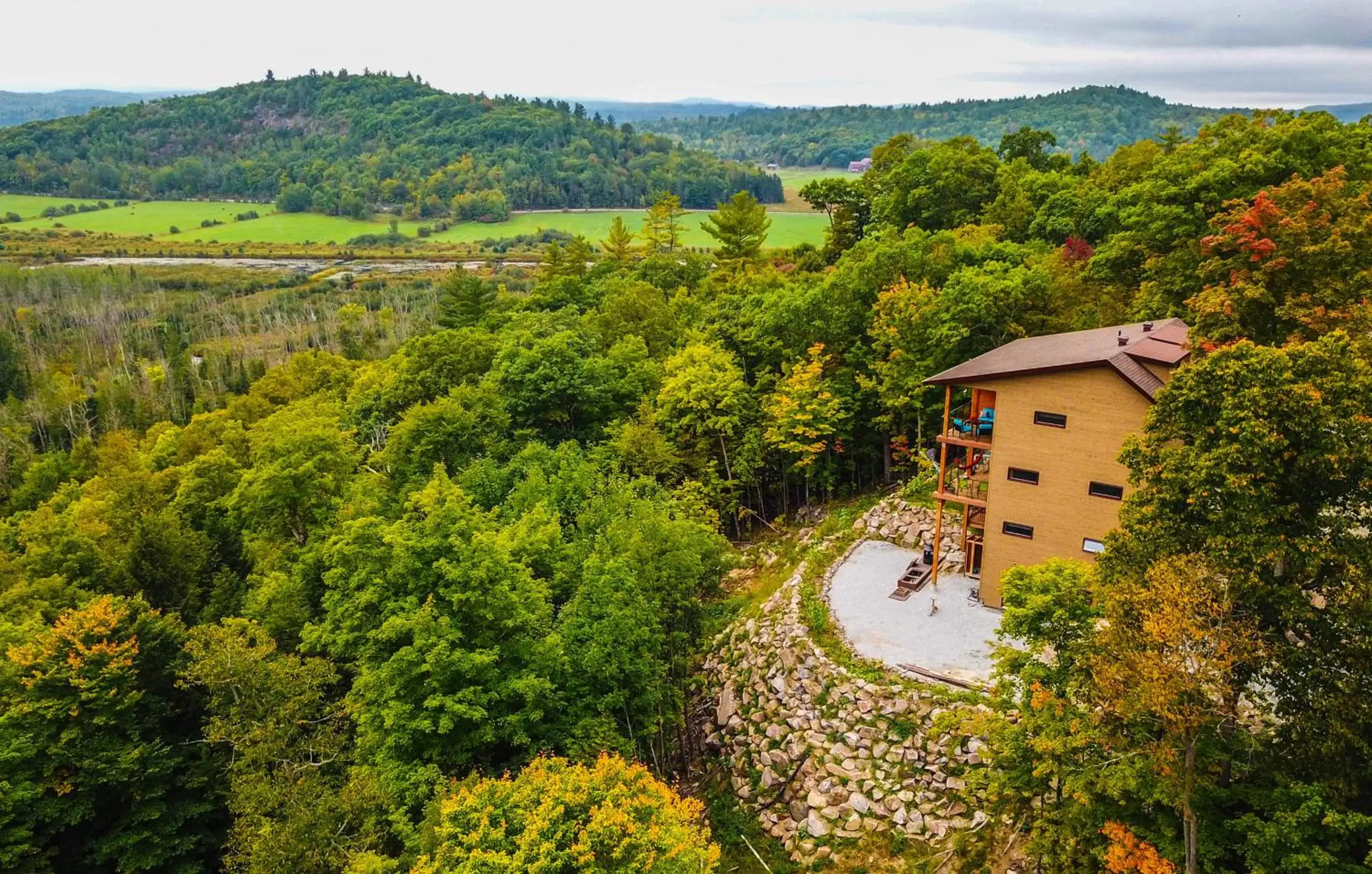 Property building, Bird's-eye View in Le Bellevue Modern Lodge