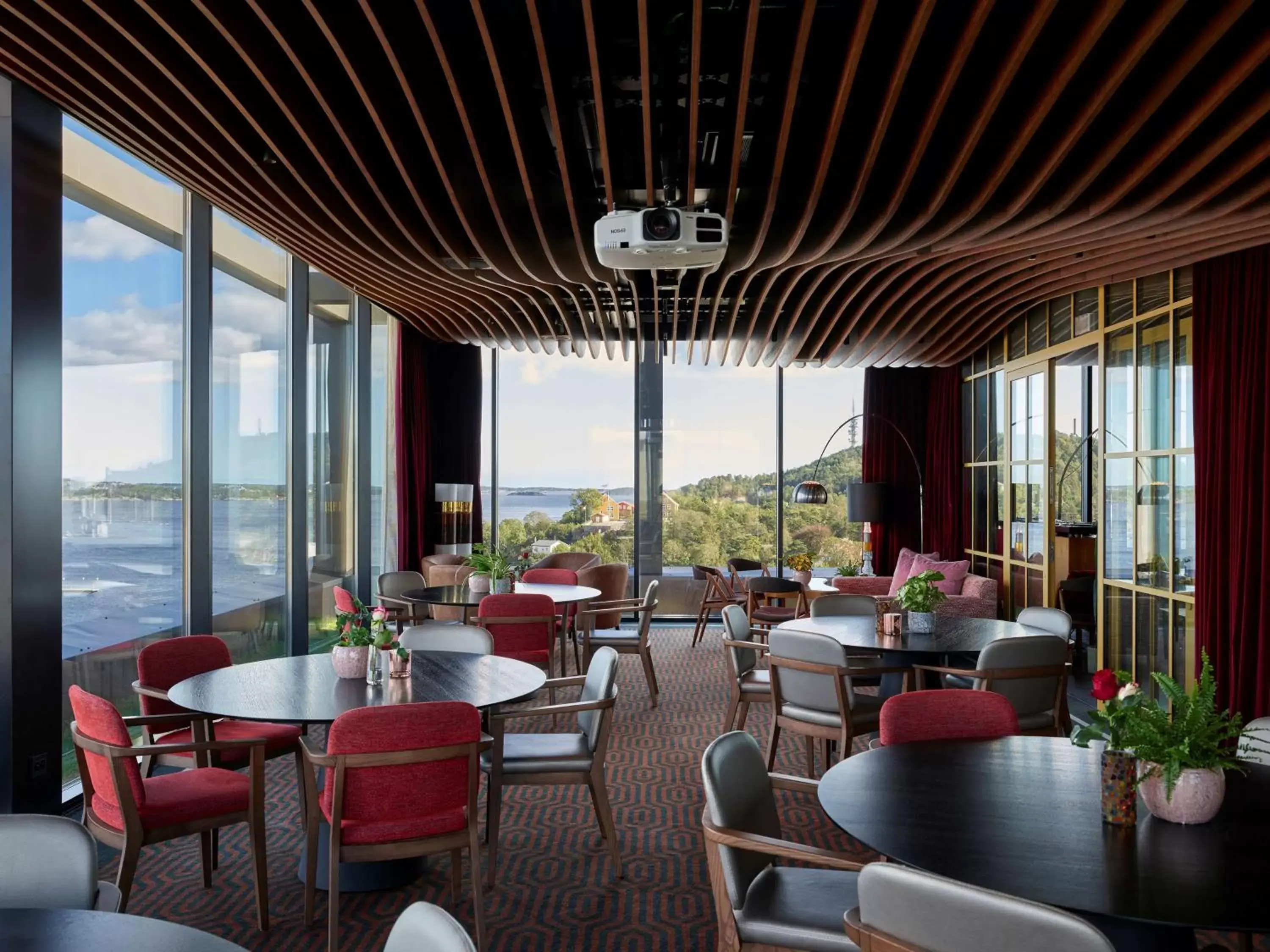 Lounge or bar, Restaurant/Places to Eat in Radisson Blu Caledonien Hotel, Kristiansand