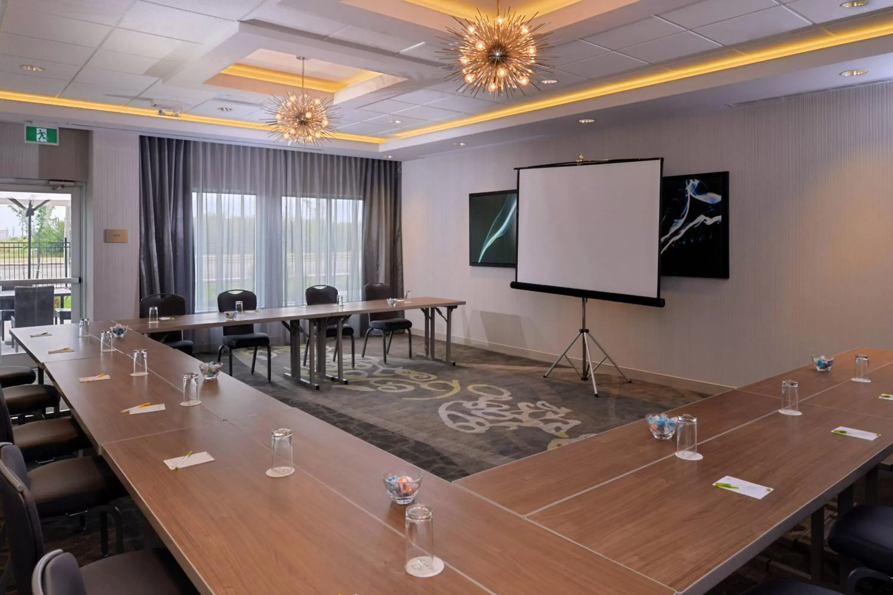 Meeting/conference room in Courtyard by Marriott Saskatoon Airport