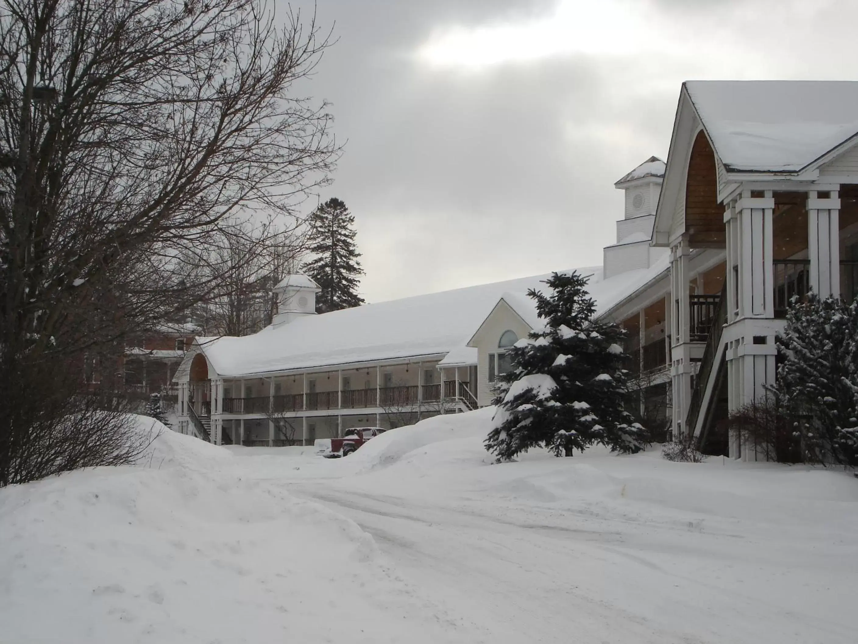 Facade/entrance, Winter in Fairbanks Inn