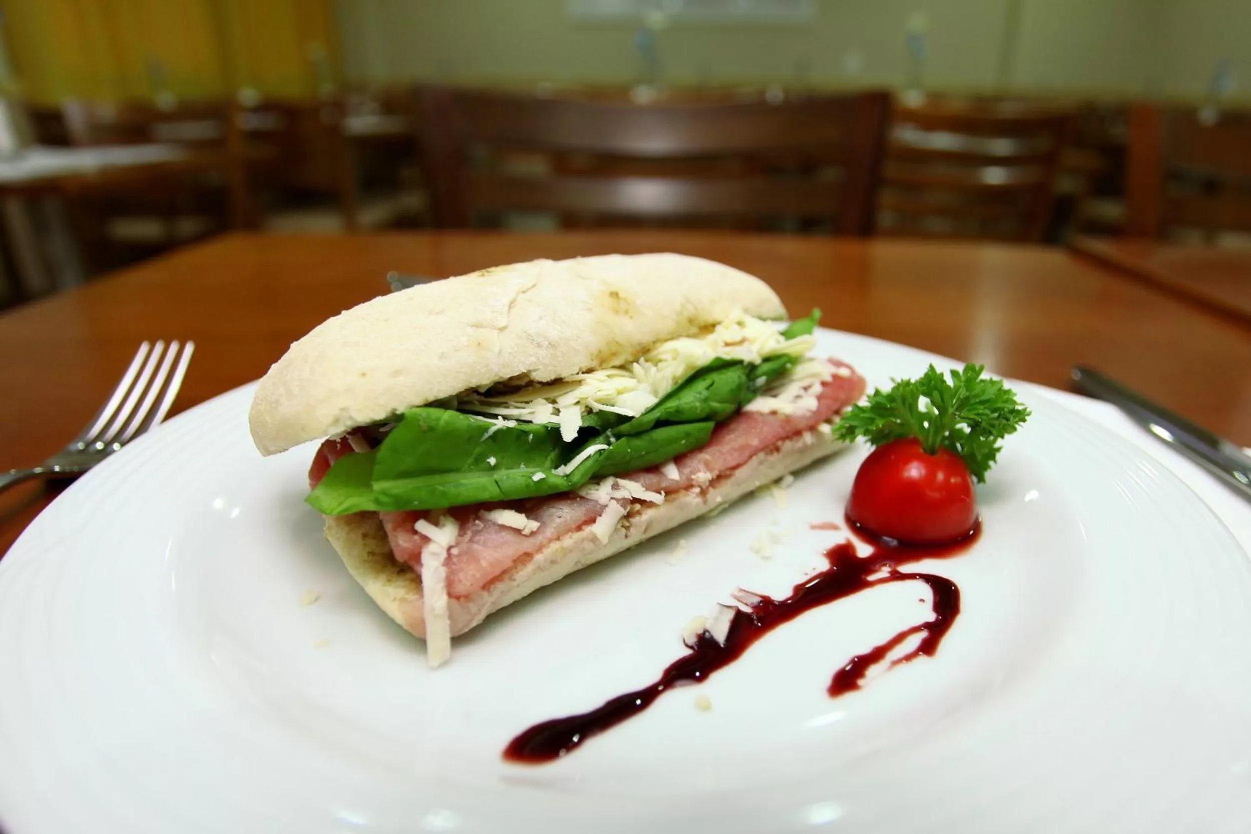 Food in Elegance Praia Hotel