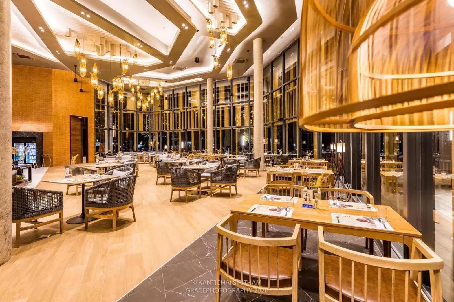 Restaurant/Places to Eat in The Signature Hotel Airport