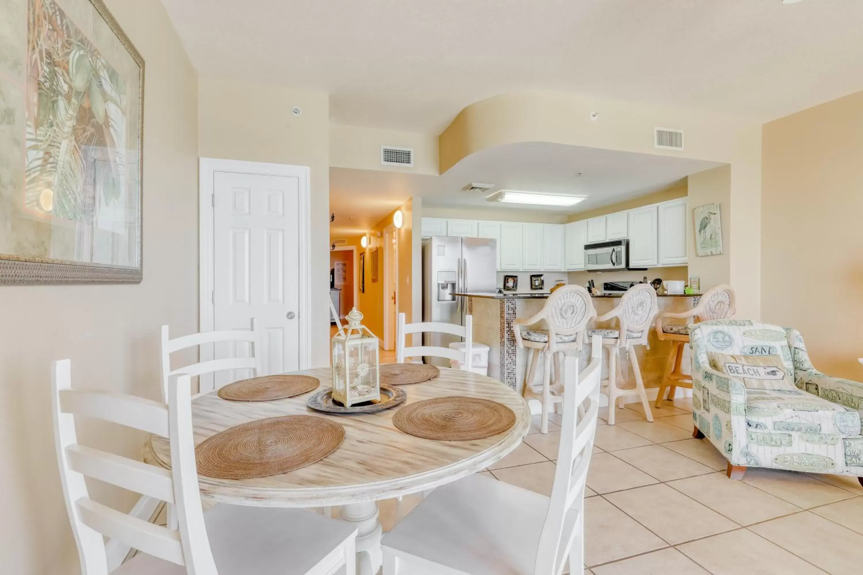 Dining Area in Calypso 503W