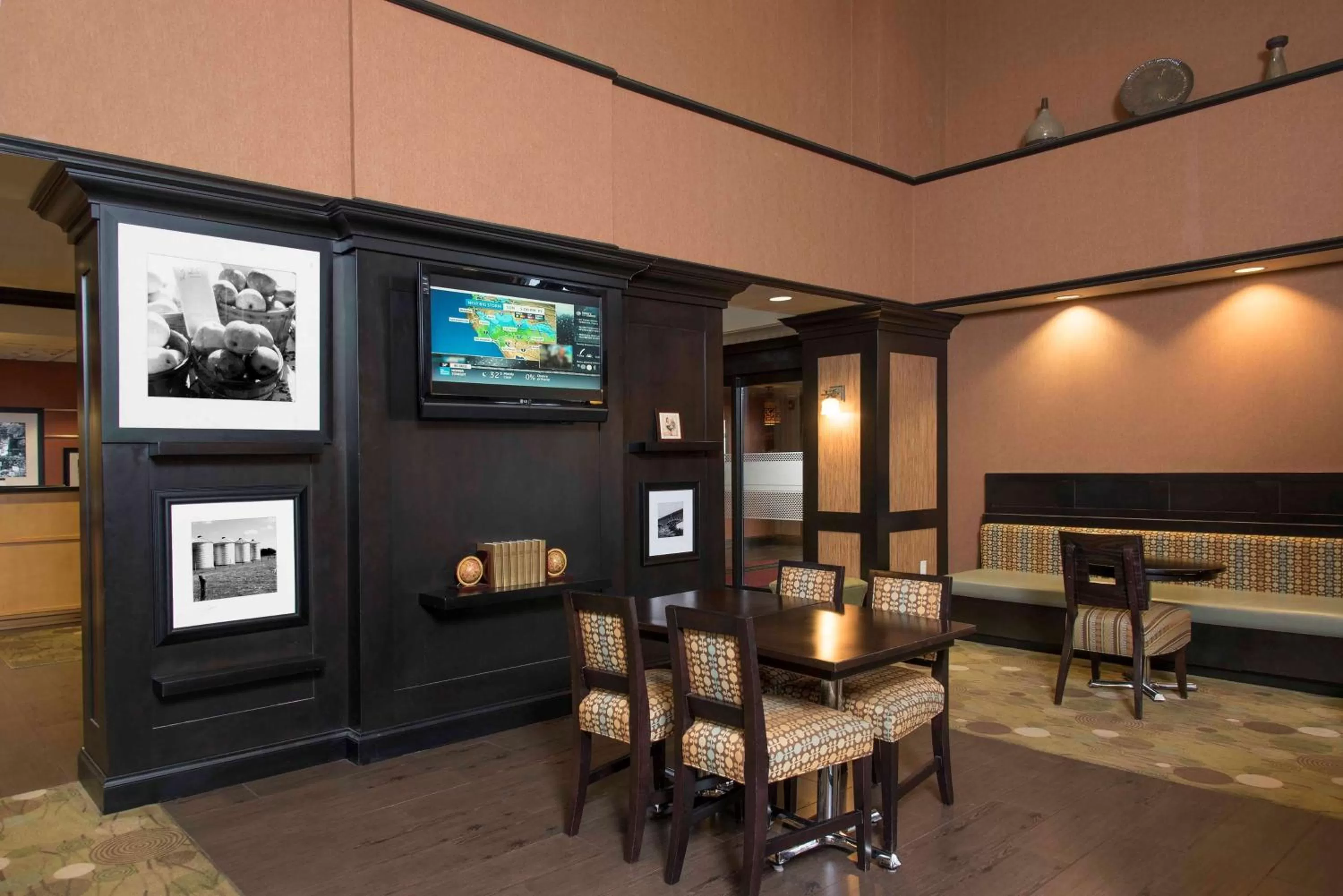 Dining area in Hampton Inn & Suites Danville