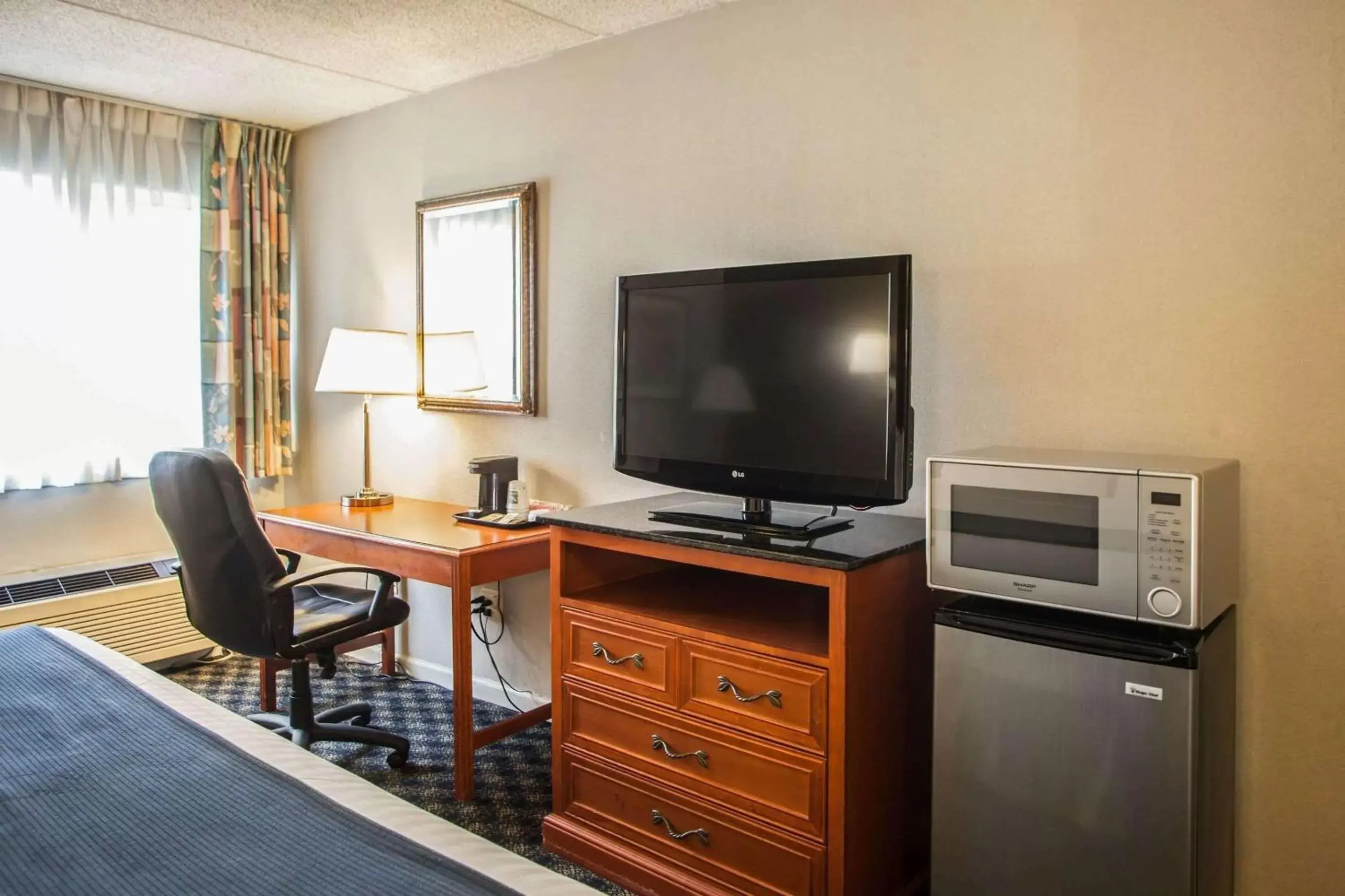 Photo of the whole room, TV/Entertainment Center in Quality Inn and Suites St Charles -West Chicago